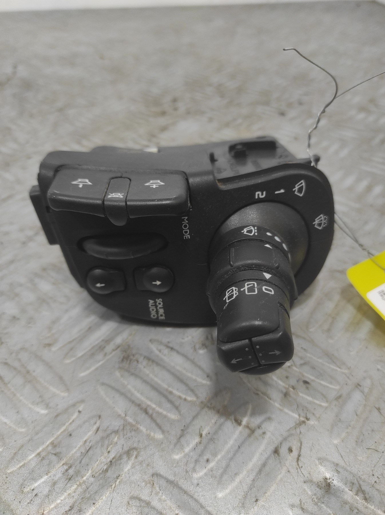 Commodo d’essuie glaces RENAULT CLIO 3 PHASE 1 – 88103009277