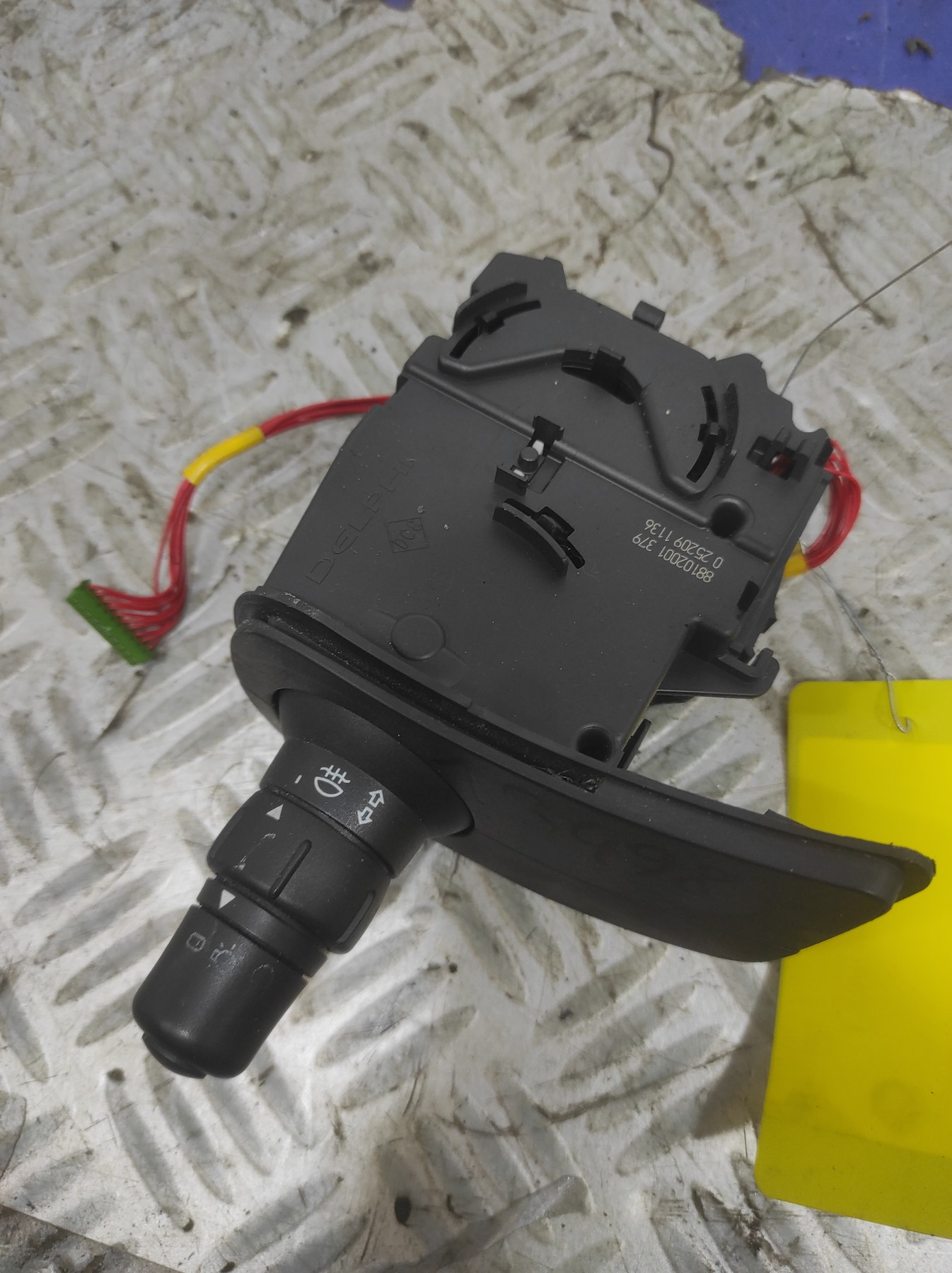 Commodo phare RENAULT CLIO 3 PHASE 1 – 88102001379