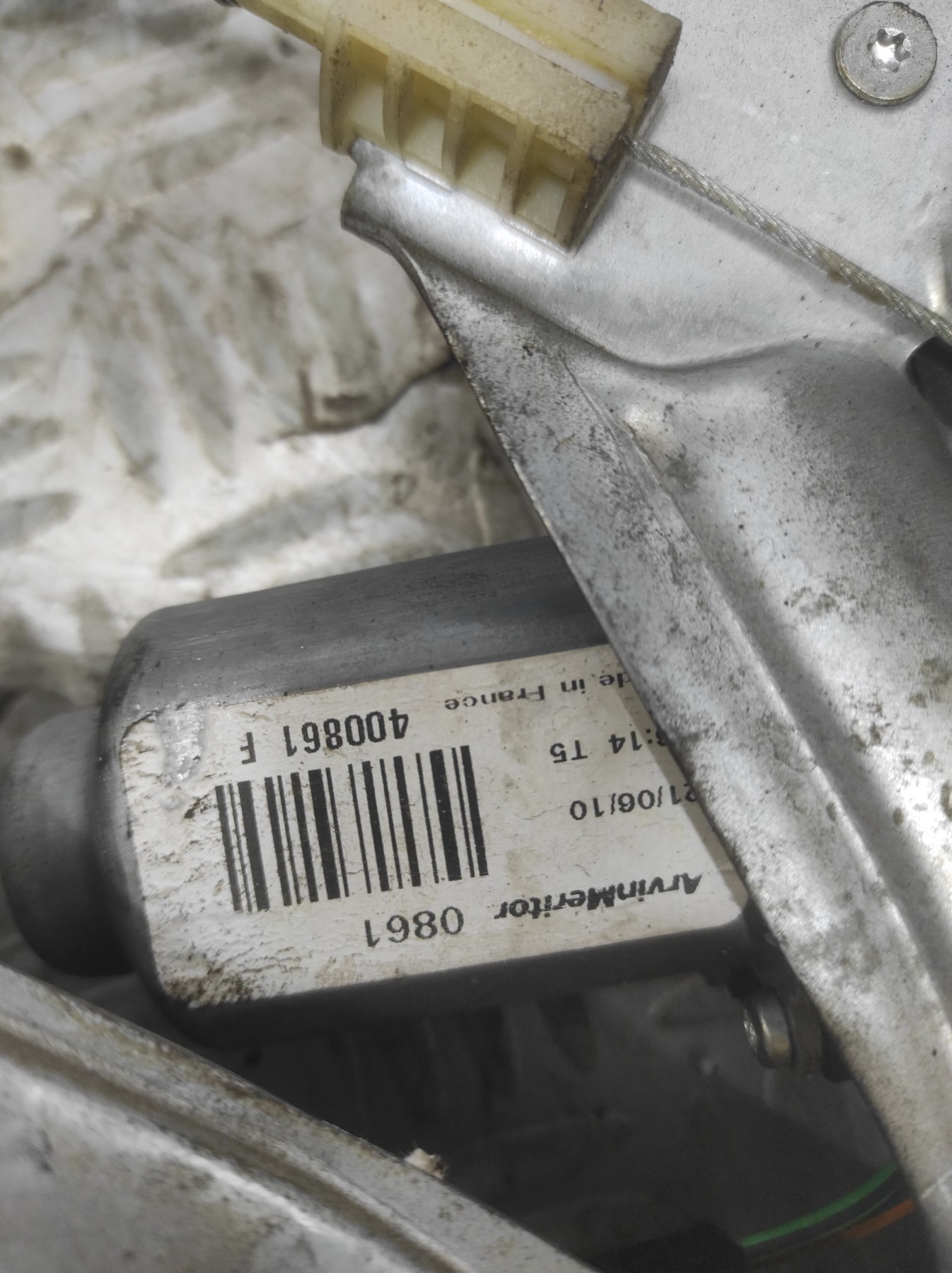 Leve vitre electrique avant droit RENAULT CLIO 3 PHASE 2 – 8200291147