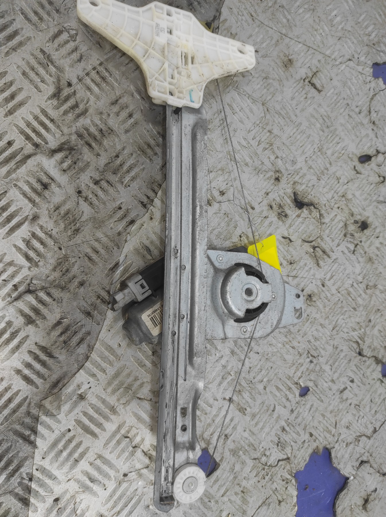 Leve vitre electrique arriere droit CITROEN C4 PICASSO 1 – 135090221