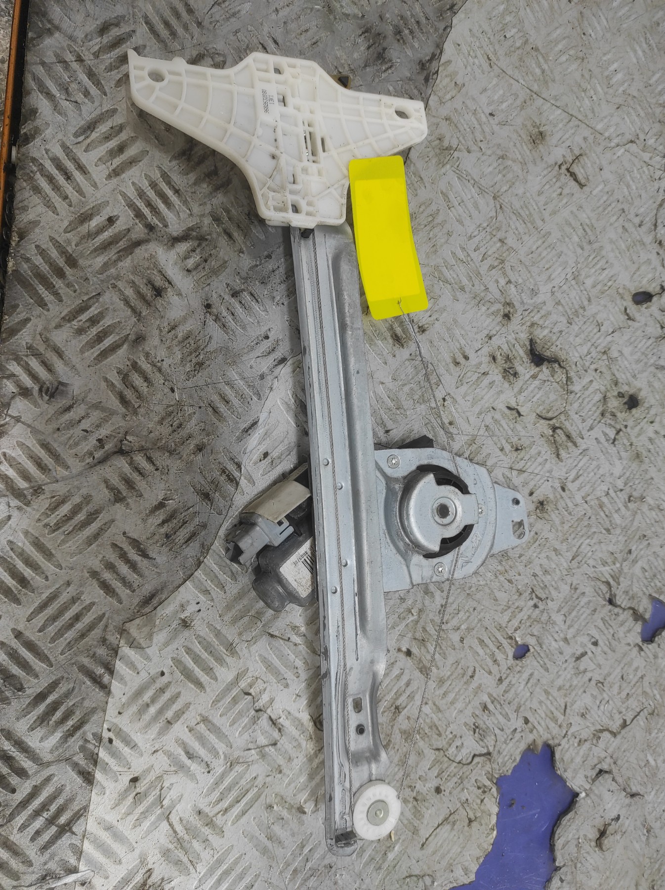 Leve vitre electrique arriere droit CITROEN C4 PICASSO 1 – 135090221