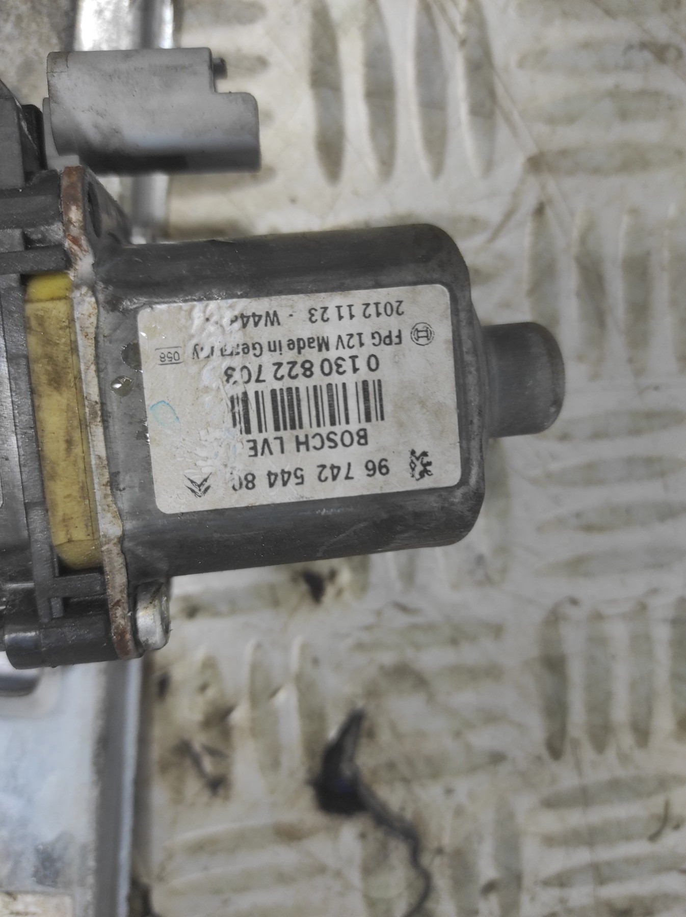 Leve vitre electrique avant gauche PEUGEOT 208 1 PHASE 1 – 9674254480
