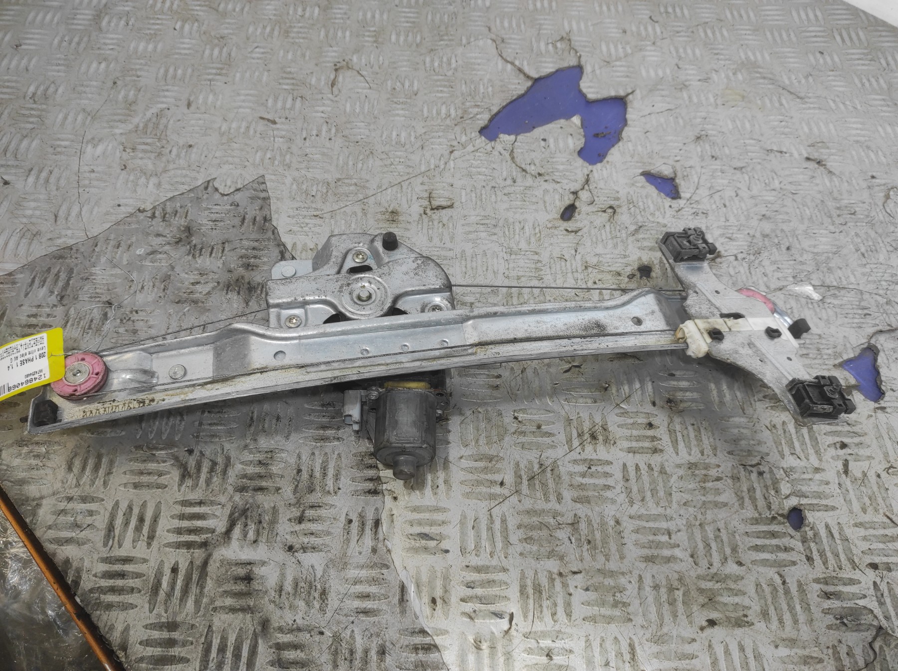 Leve vitre electrique avant gauche PEUGEOT 208 1 PHASE 1 – 9674254480