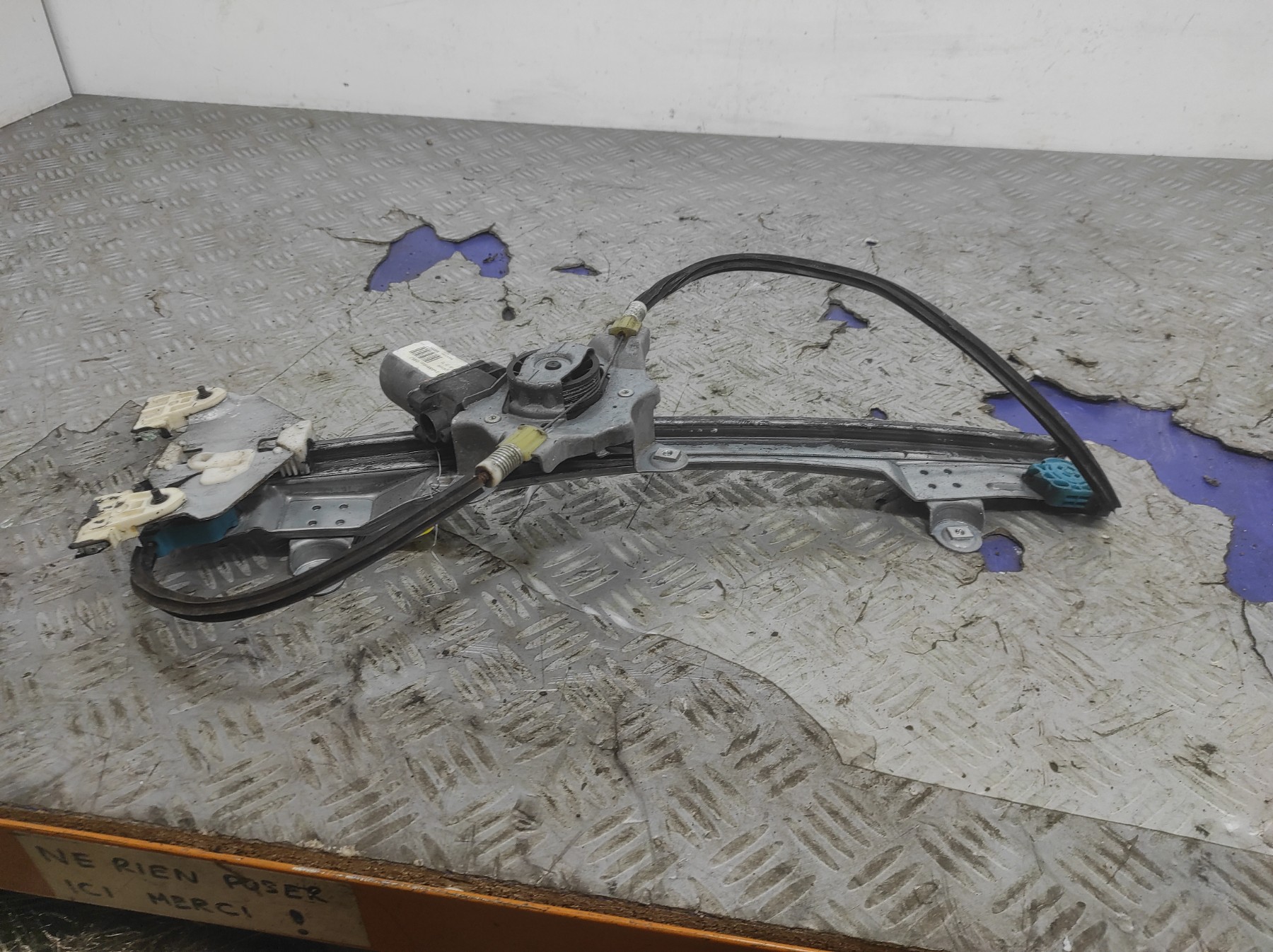 Leve vitre electrique avant gauche RENAULT TWINGO 2 PHASE 1 – 400957