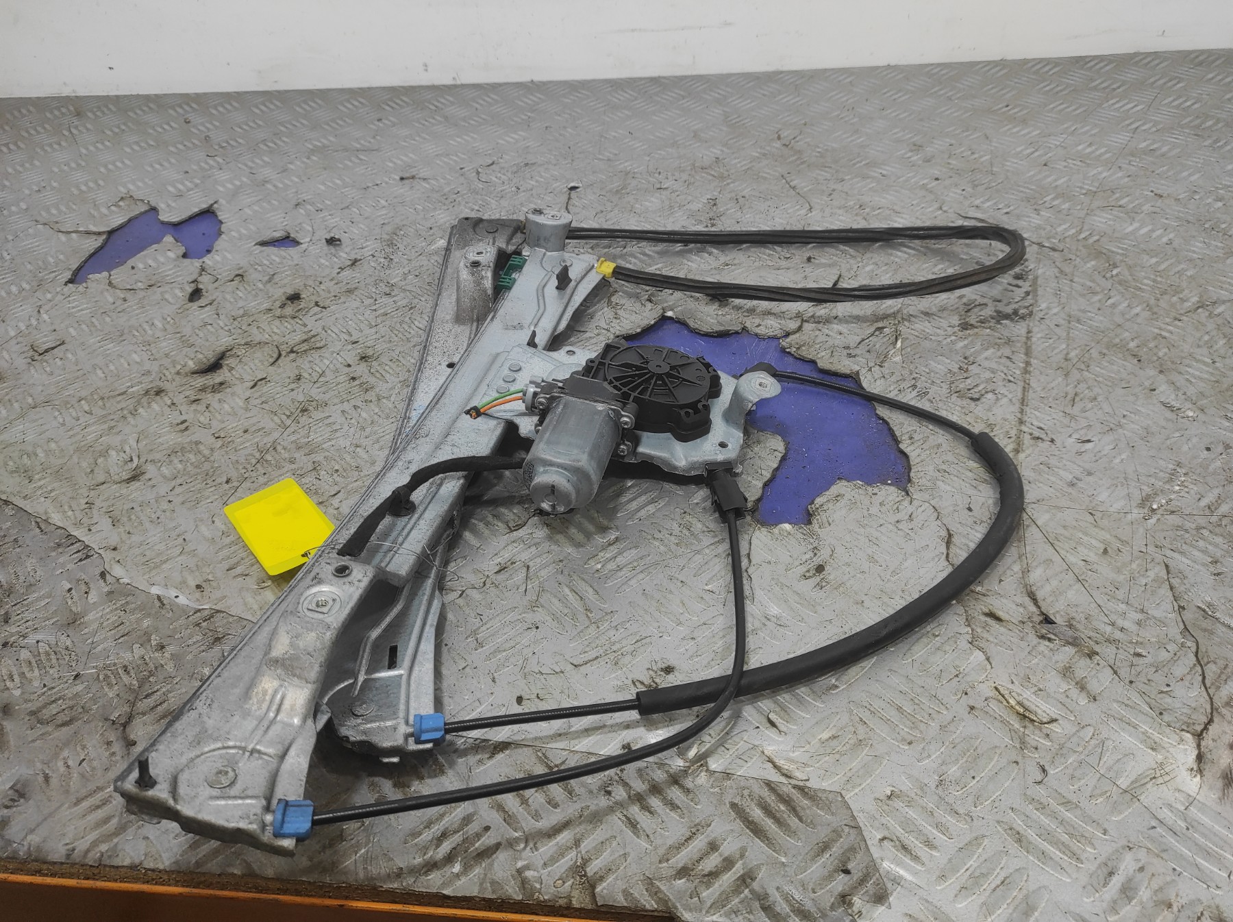 Leve vitre electrique avant droit RENAULT CLIO 3 PHASE 1 – 400857E