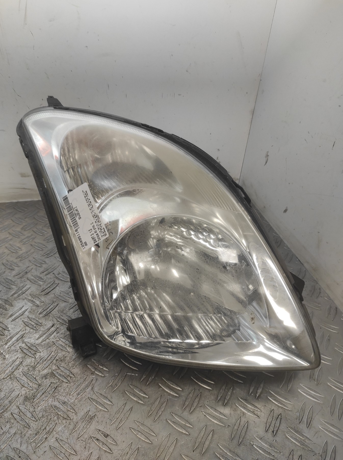 Optique avant principal droit (feux)(phare) SUZUKI SWIFT 3 – XXXX