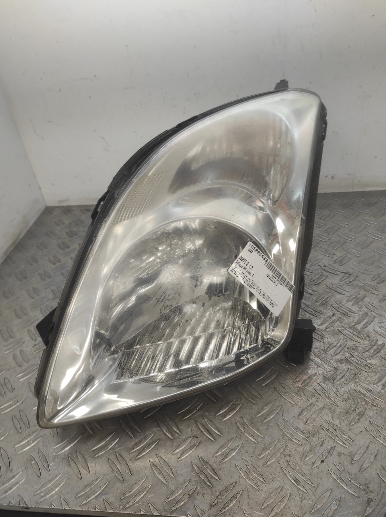 Optique avant principal gauche (feux)(phare) SUZUKI SWIFT 3 – XXXX