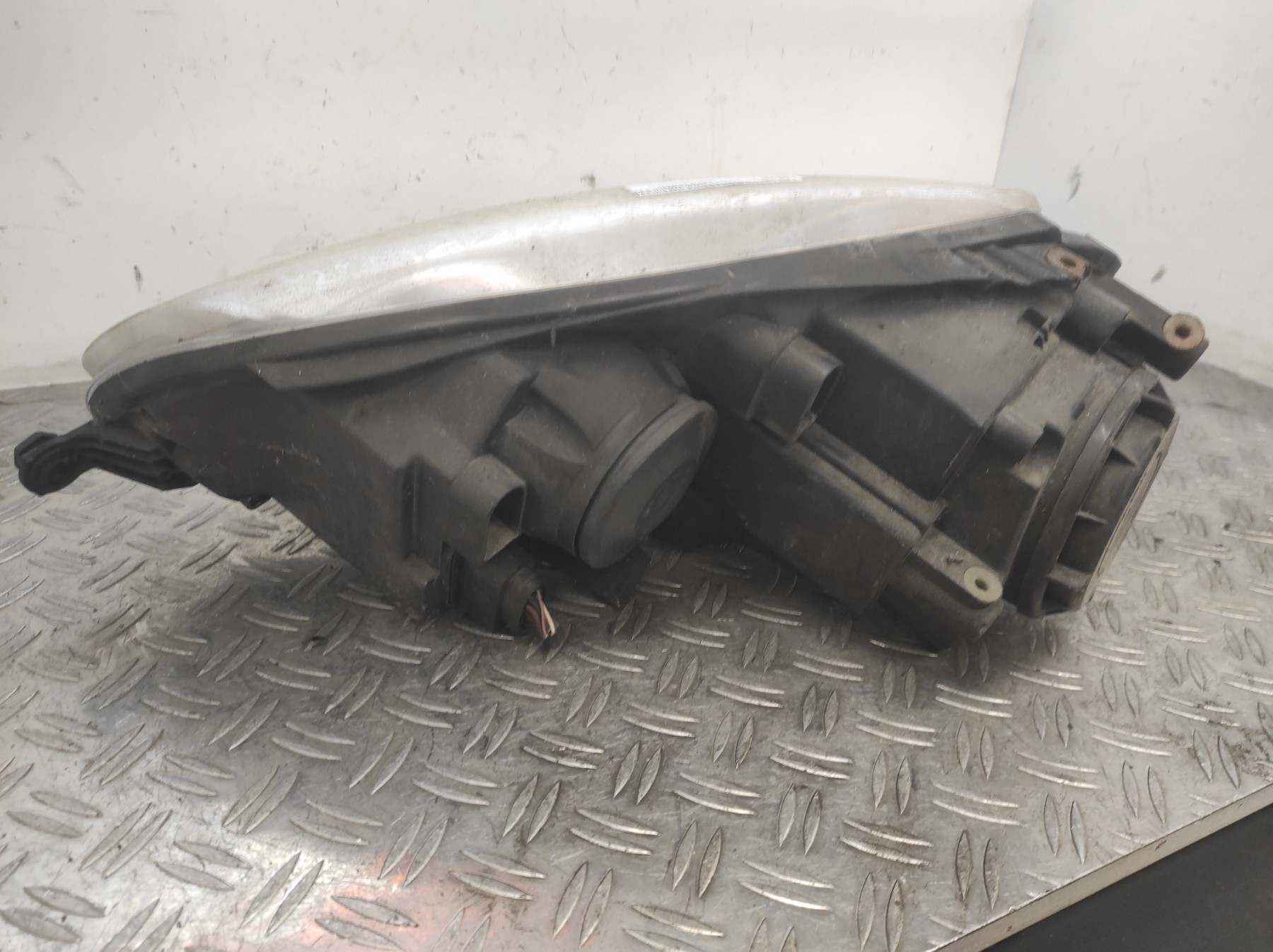 Optique avant principal droit (feux)(phare) VOLKSWAGEN GOLF 5 – 1K6941006P