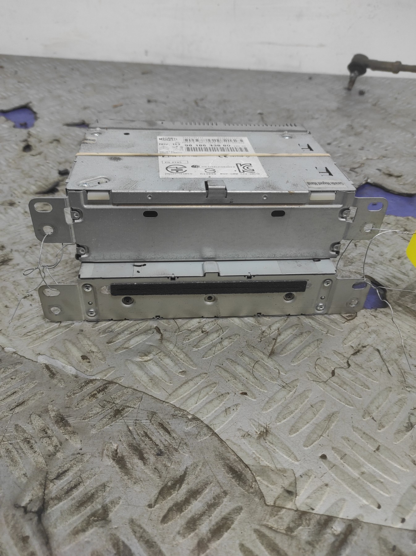 Autoradio d&rsquo;origine PEUGEOT 308 2 SW PHASE 1 BREAK – 9818613880