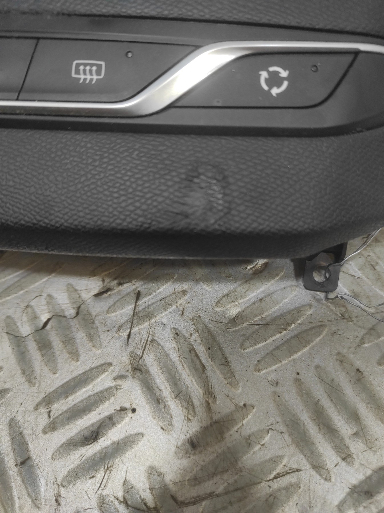 Commande autoradio PEUGEOT 308 2 SW PHASE 1 BREAK – 96777664ZD