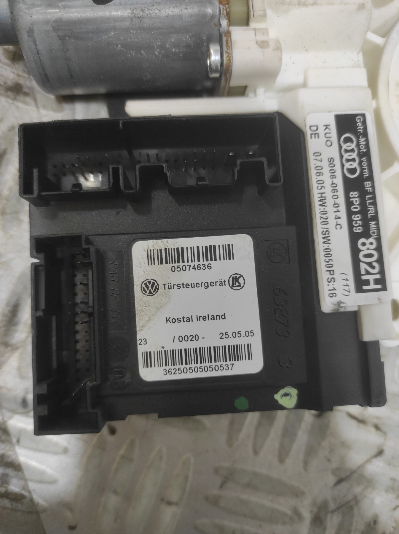 Moteur leve vitre avant droit AUDI A3 2 SPORTBACK PHASE 1 – 8P0959802H