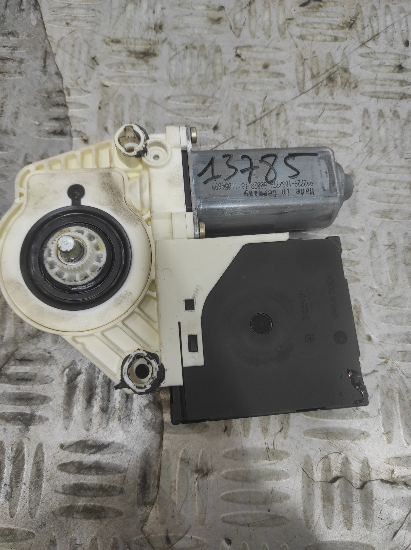 Moteur leve vitre avant droit VOLKSWAGEN GOLF 5 – 1K3837402E