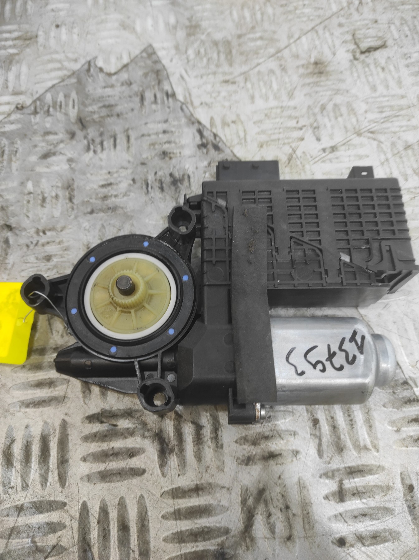 Moteur leve vitre avant droit CITROEN C4 PICASSO 1 – 9682495780
