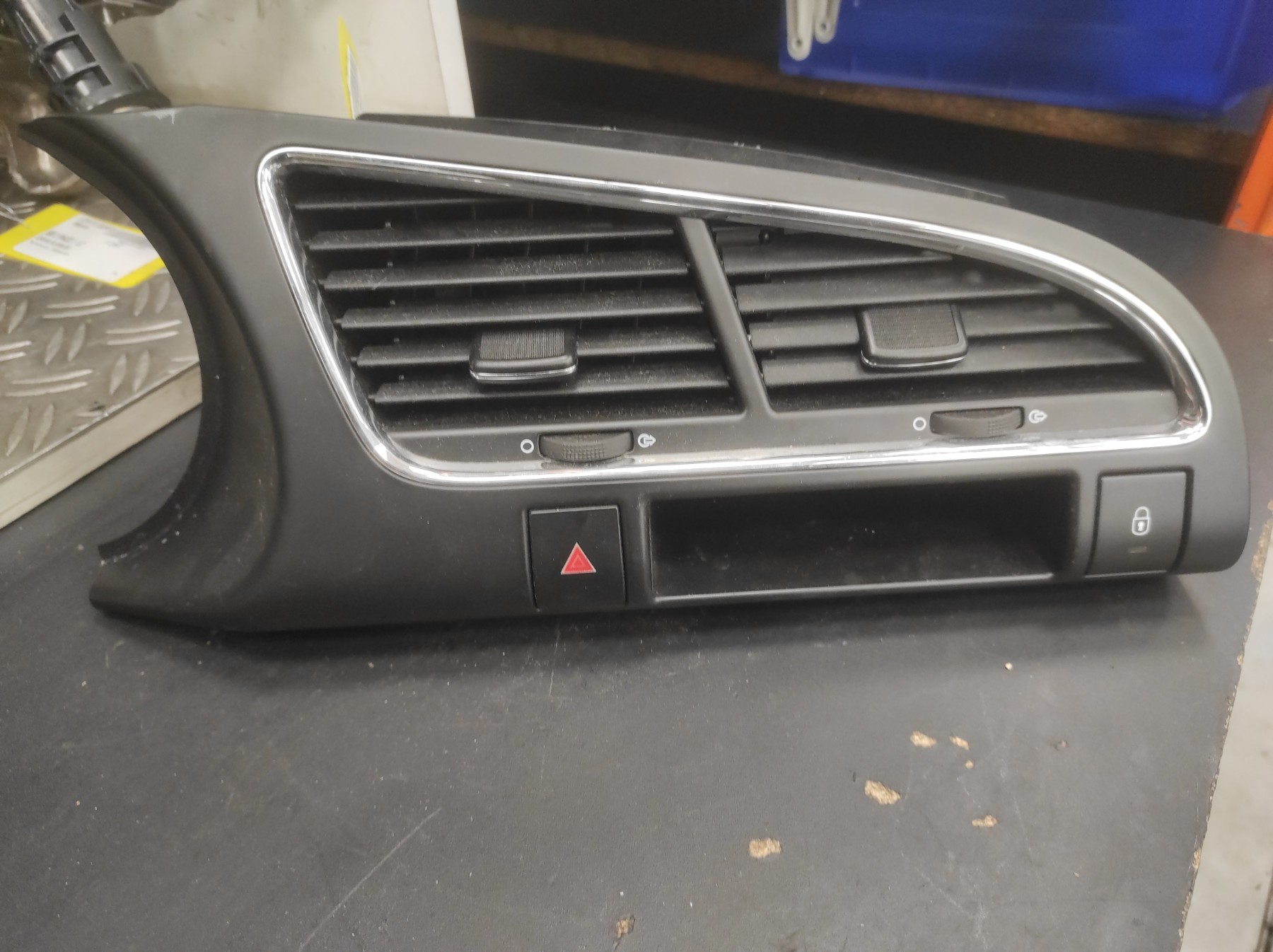 Aerateur tableau de bord PEUGEOT 3008 1 PHASE 1 – 9685023677