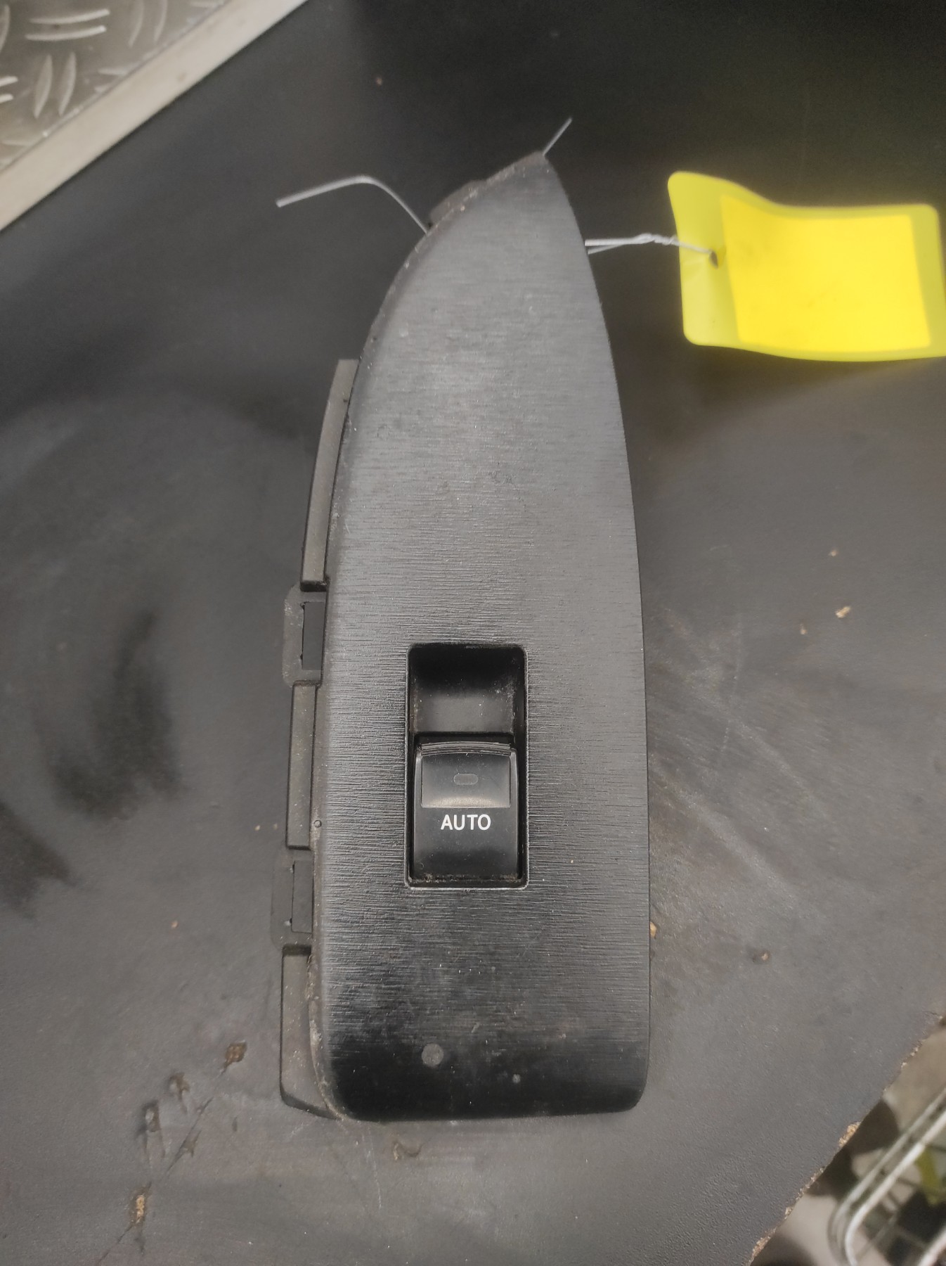 Interrupteur de leve vitre avant droit TOYOTA PRIUS 3 PHASE 2 – 7423147110