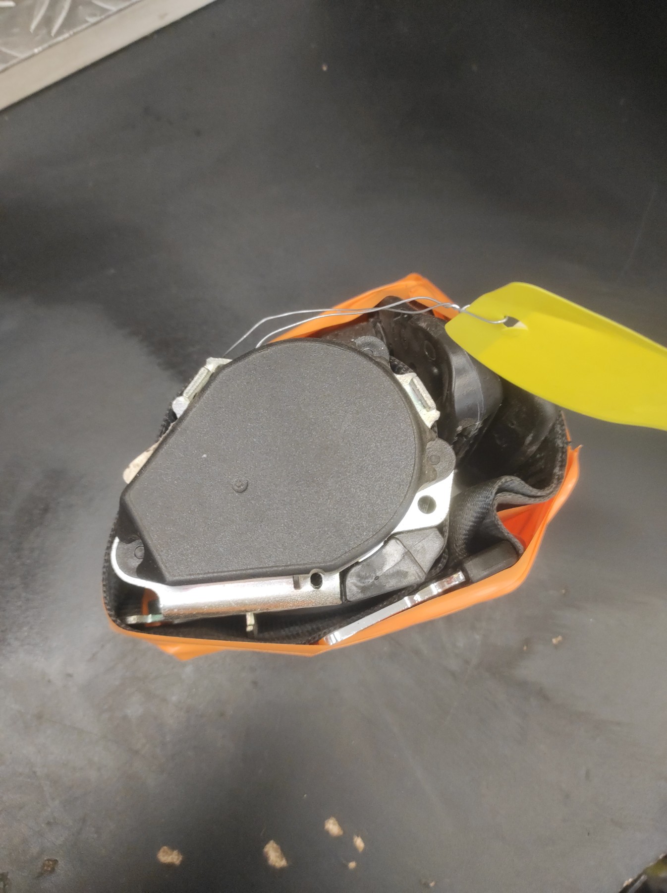 Ceinture arriere centrale RENAULT CLIO 4 PHASE 1 – 888503110R