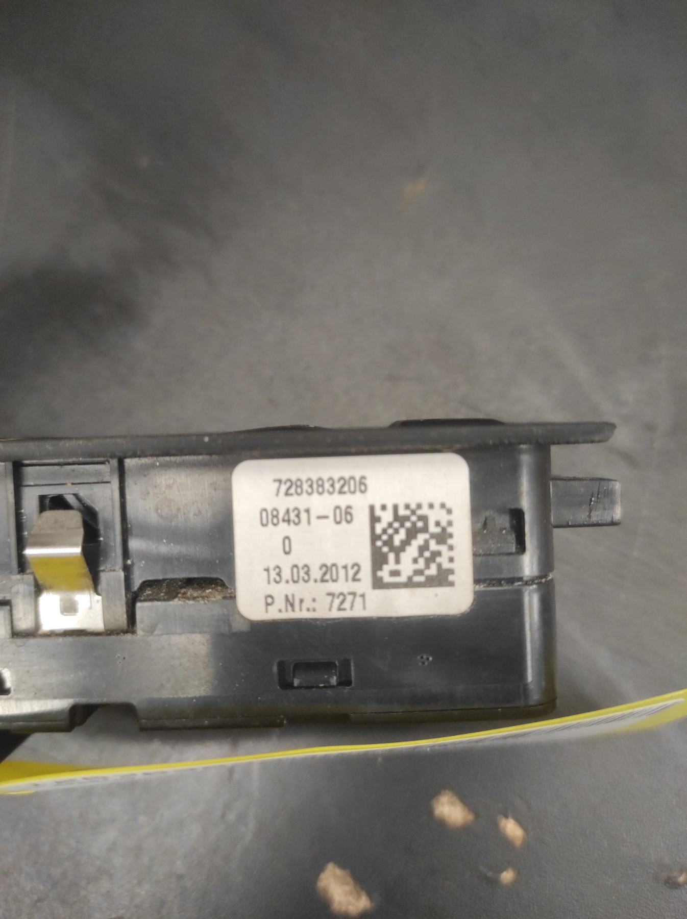 Interrupteur de leve vitre avant gauche BMW SERIE 1 F20 PHASE 1 – 9208109