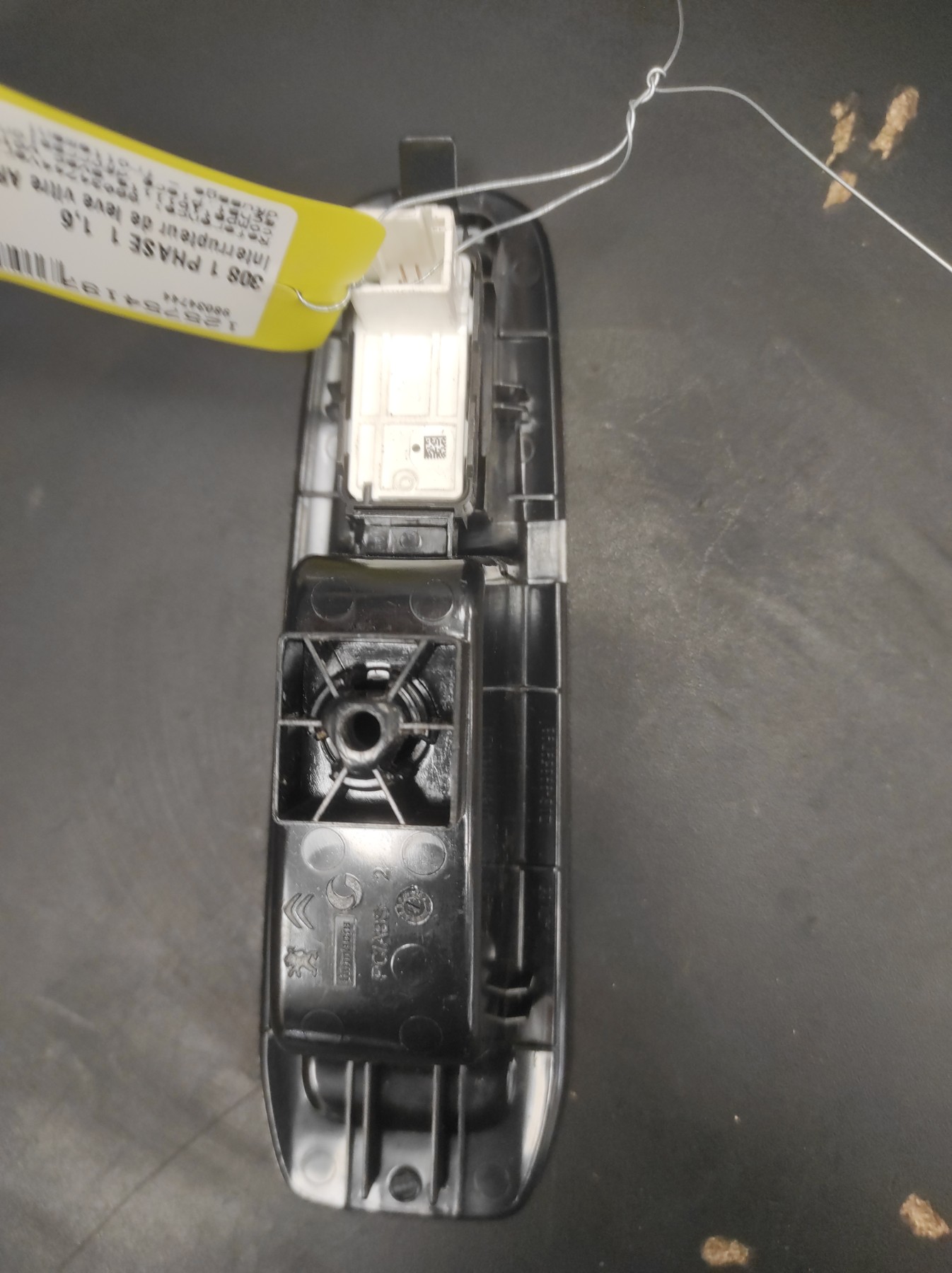 Interrupteur de leve vitre arriere gauche PEUGEOT 308 1 PHASE 1 – 98034744