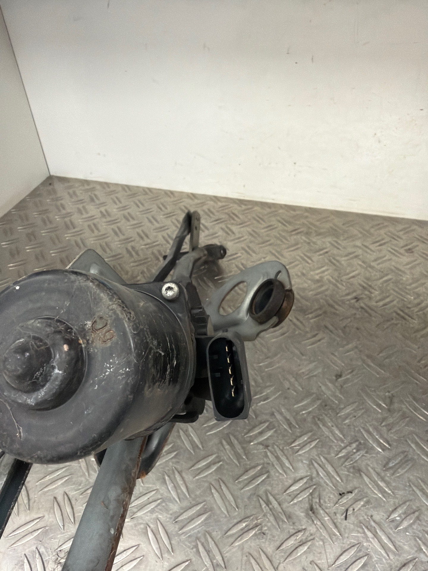 Moteur essuie glace avant MINI MINI 2 R56 PHASE 1 – 61617138789