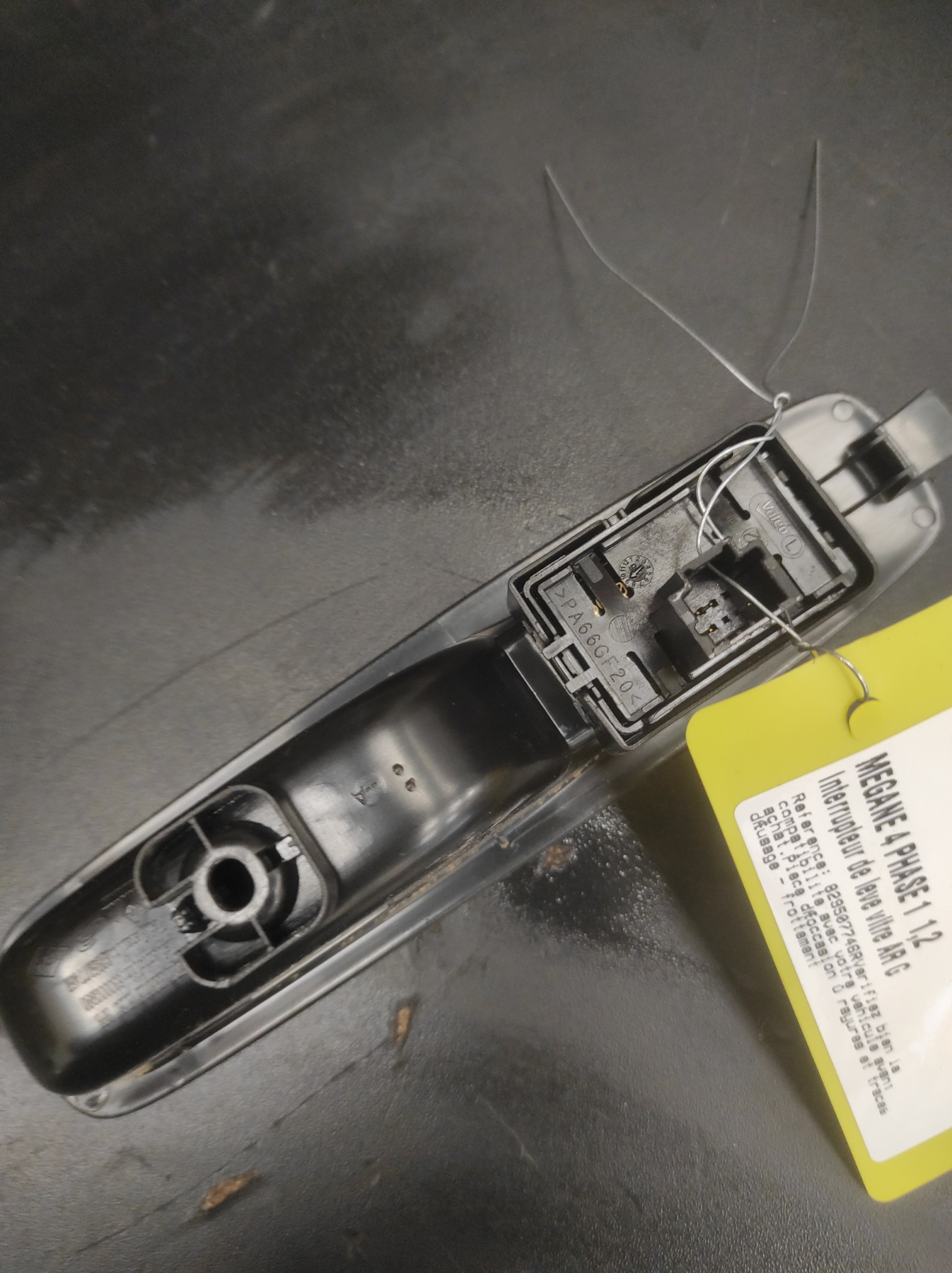 Interrupteur de leve vitre arriere gauche RENAULT MEGANE 4 PHASE 1 – 829507746R