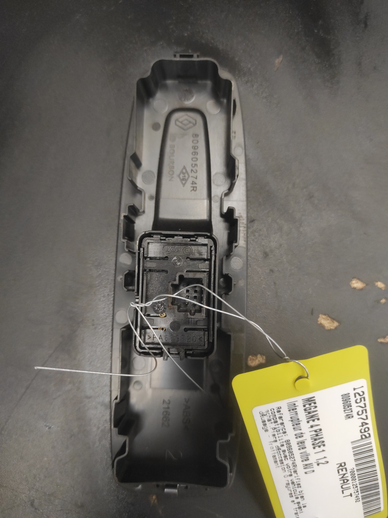 Interrupteur de leve vitre avant droit RENAULT MEGANE 4 PHASE 1 – 809605274R