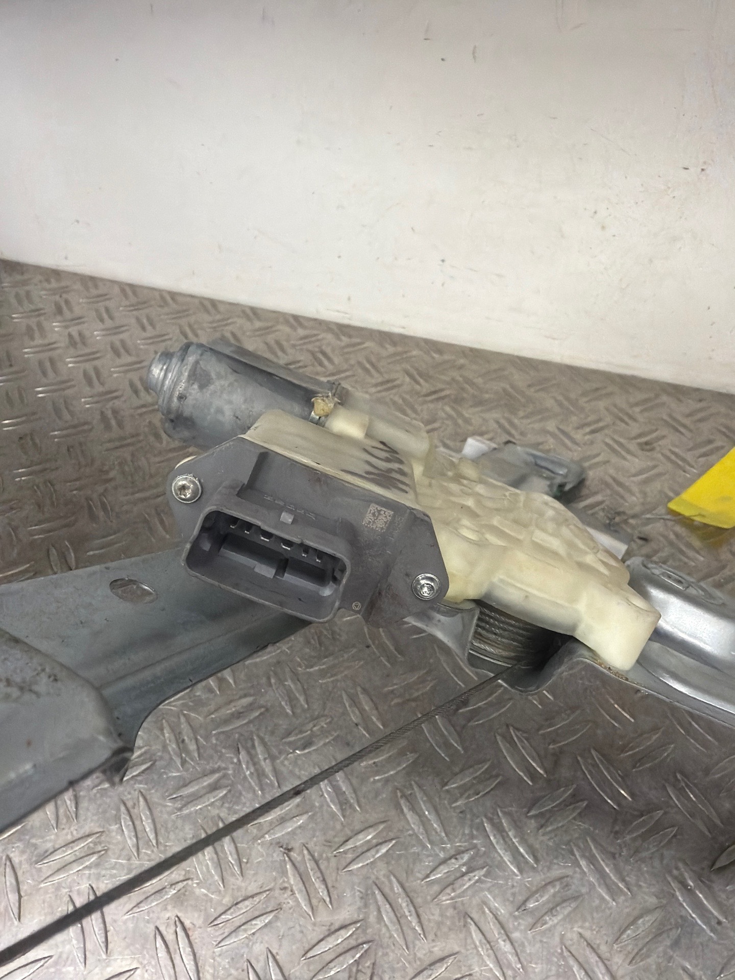 Leve vitre electrique avant droit PEUGEOT 3008 1 PHASE 1 – 9682808880