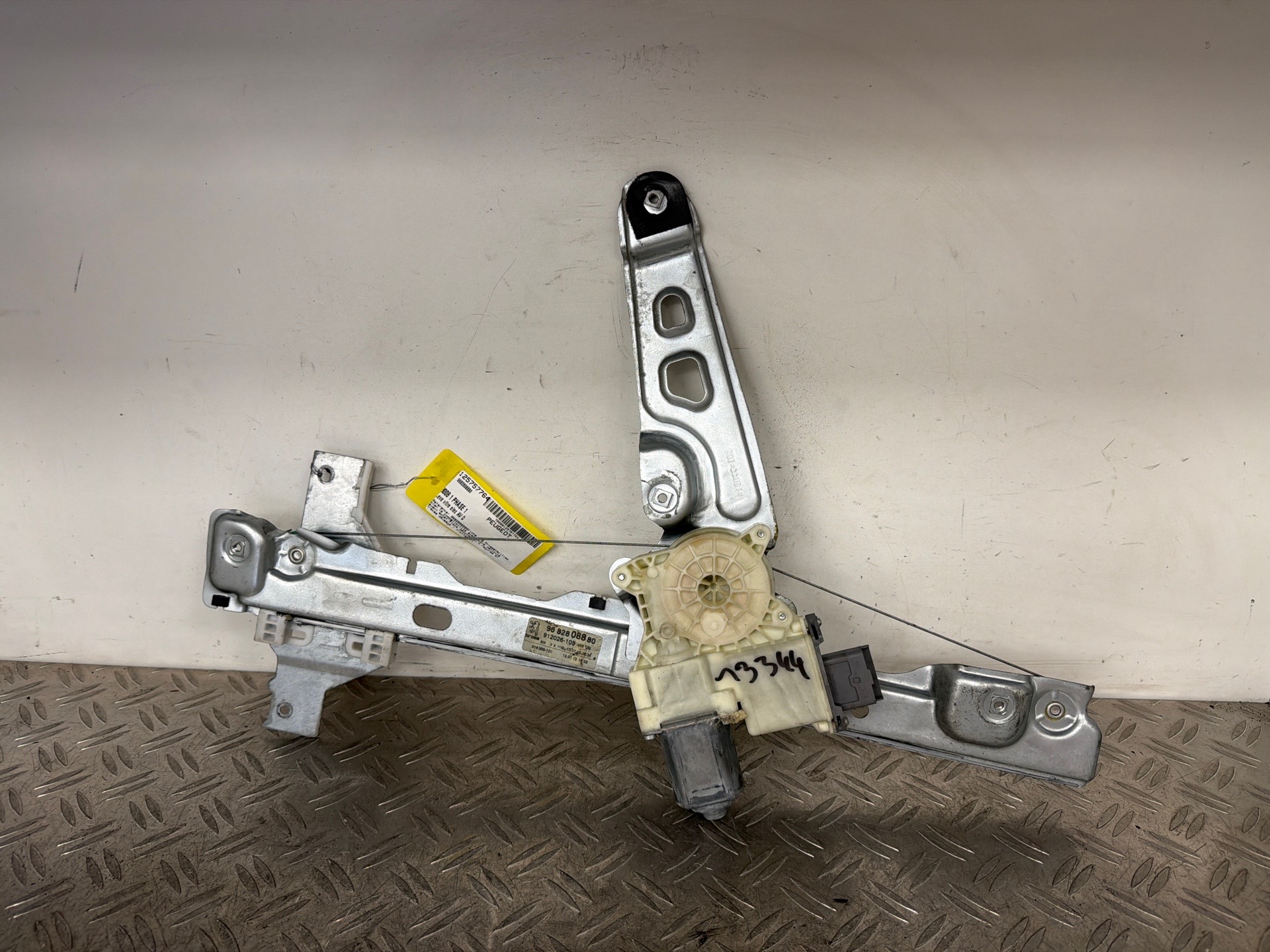 Leve vitre electrique avant droit PEUGEOT 3008 1 PHASE 1 – 9682808880