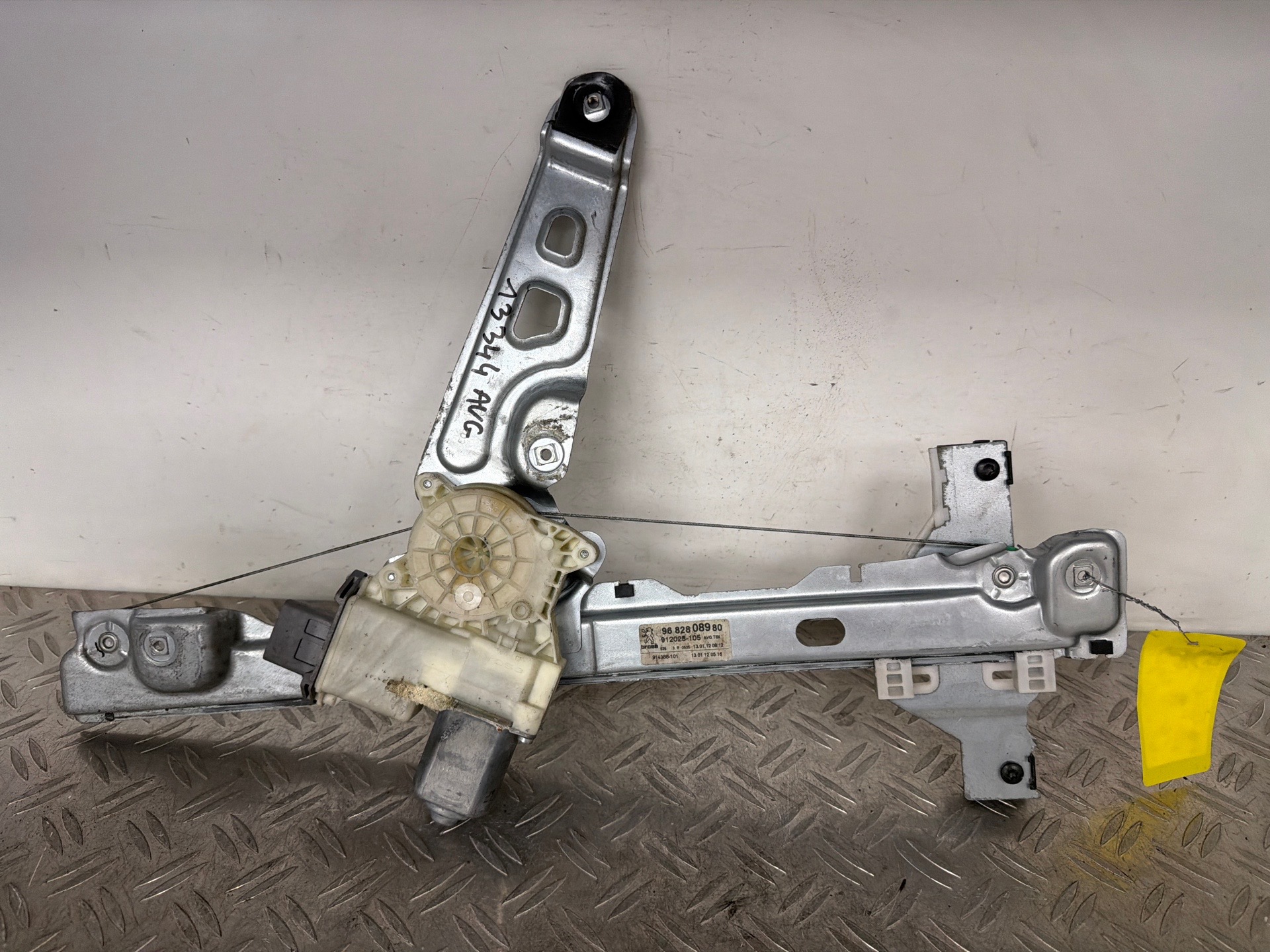 Leve vitre electrique avant gauche PEUGEOT 3008 1 PHASE 1 – 9682808980
