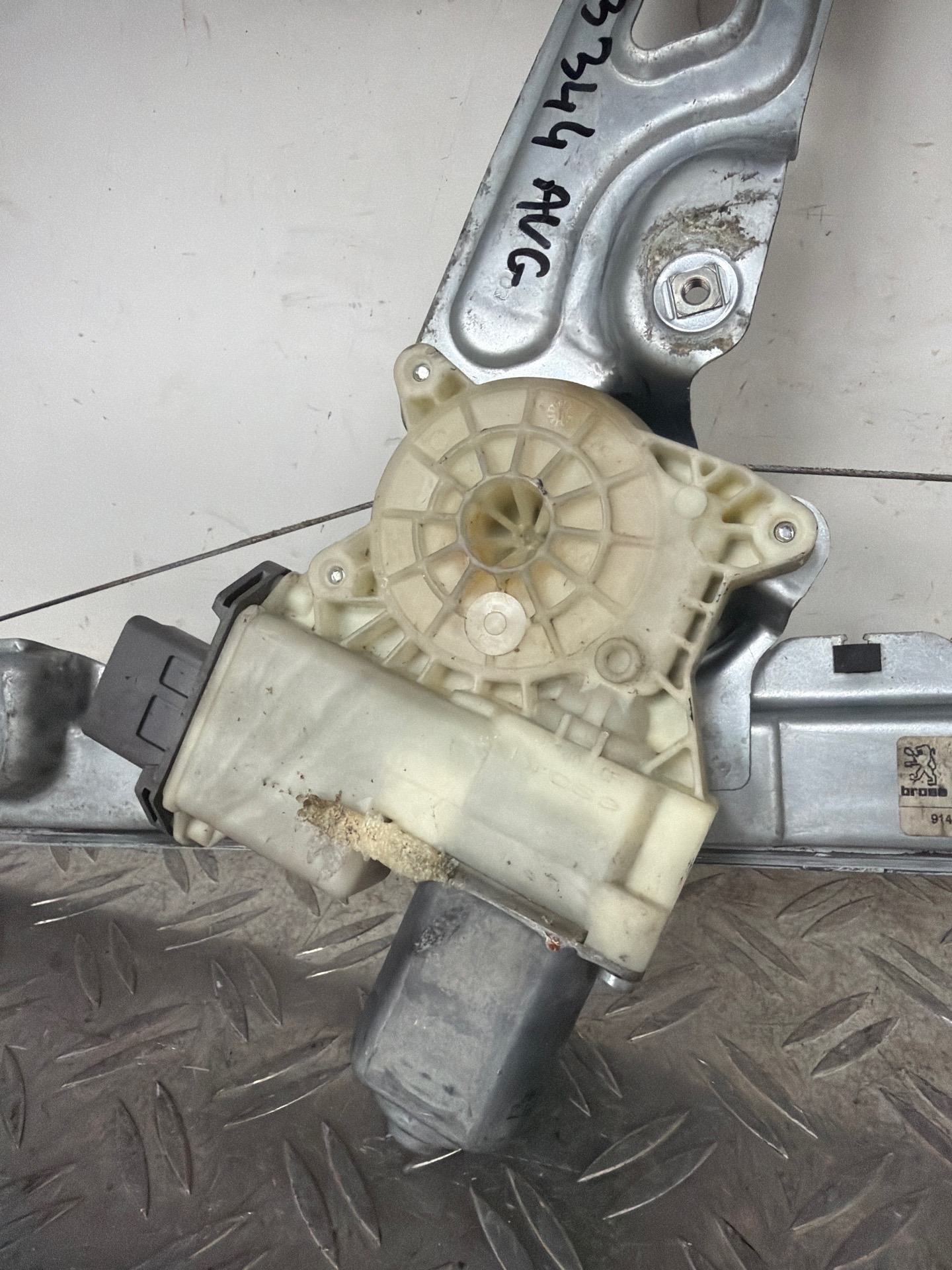 Leve vitre electrique avant gauche PEUGEOT 3008 1 PHASE 1 – 9682808980