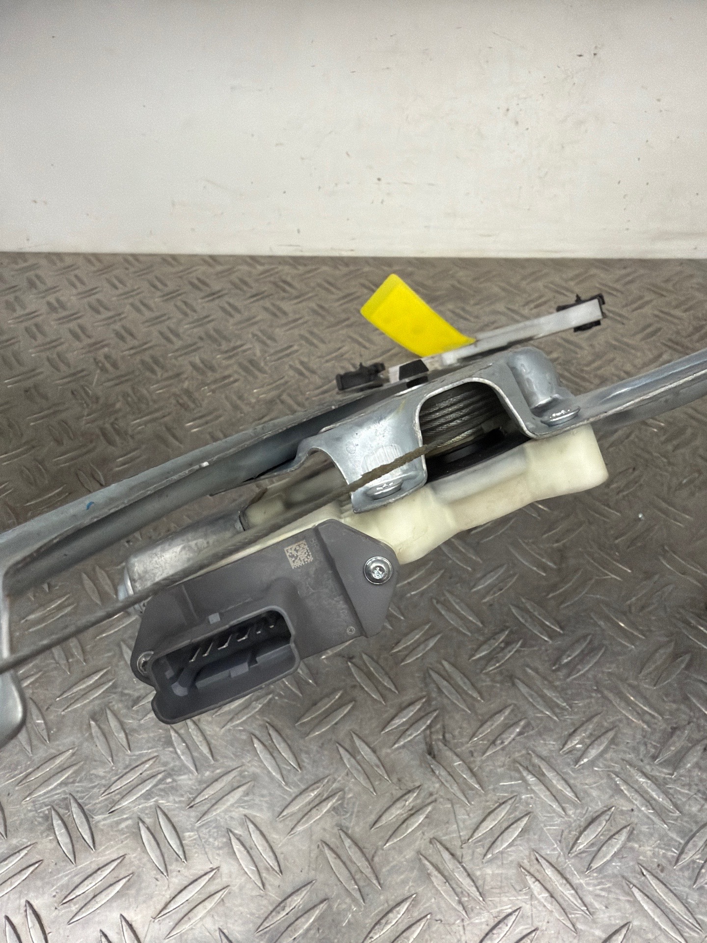 Leve vitre electrique avant gauche PEUGEOT 3008 1 PHASE 1 – 9682808980