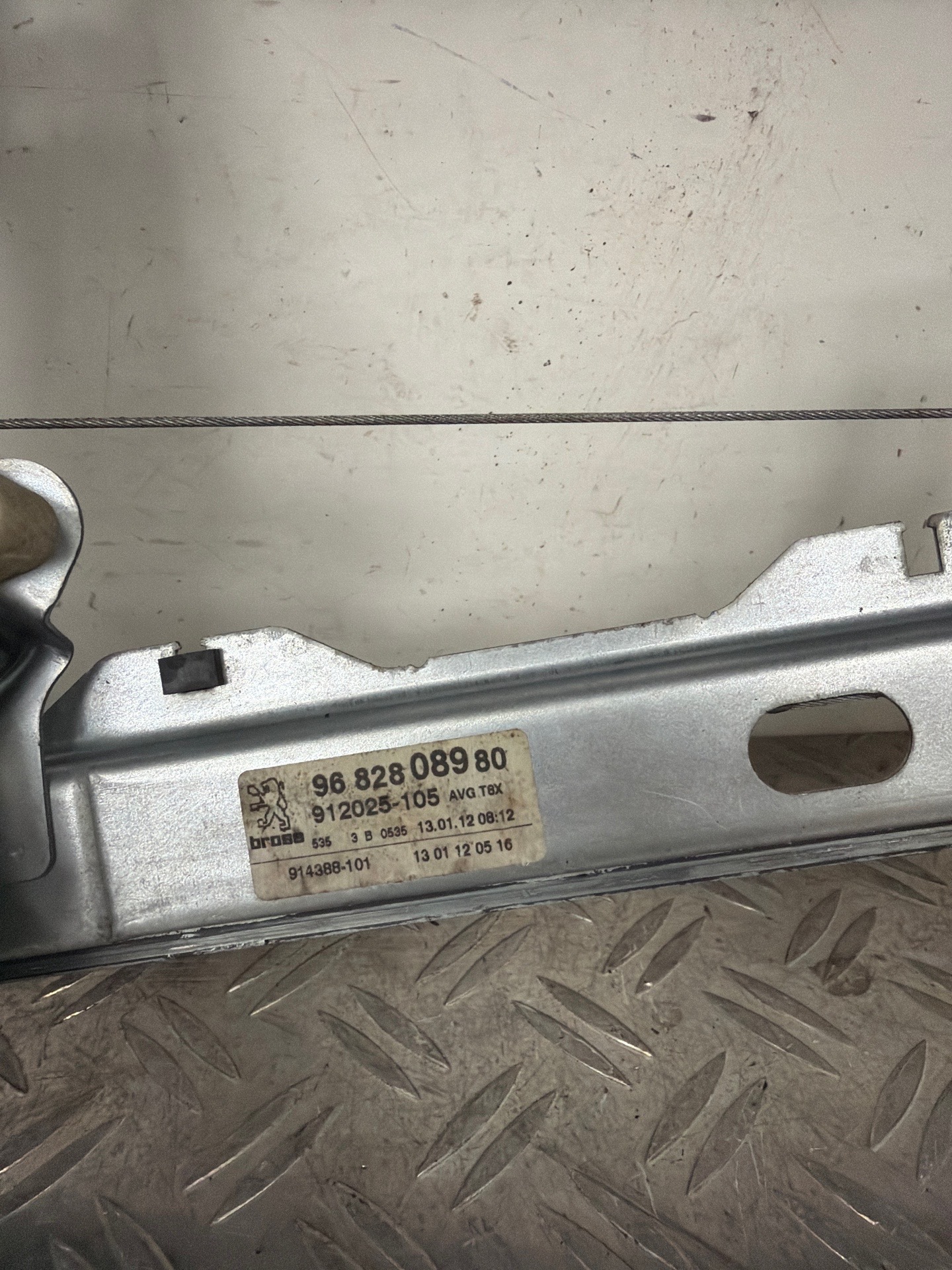Leve vitre electrique avant gauche PEUGEOT 3008 1 PHASE 1 – 9682808980