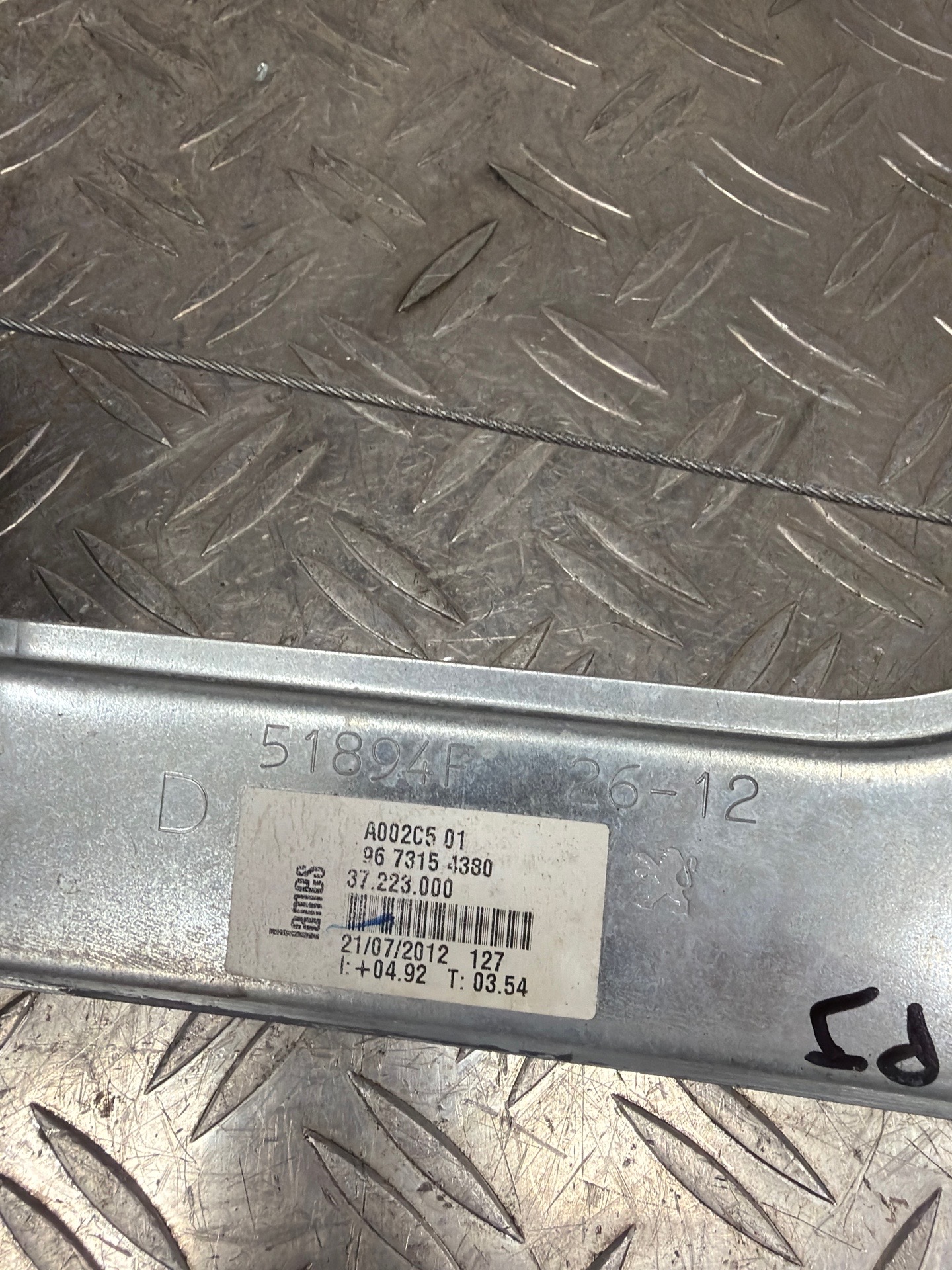 Leve vitre electrique avant droit PEUGEOT 208 1 PHASE 1 – 9673154380