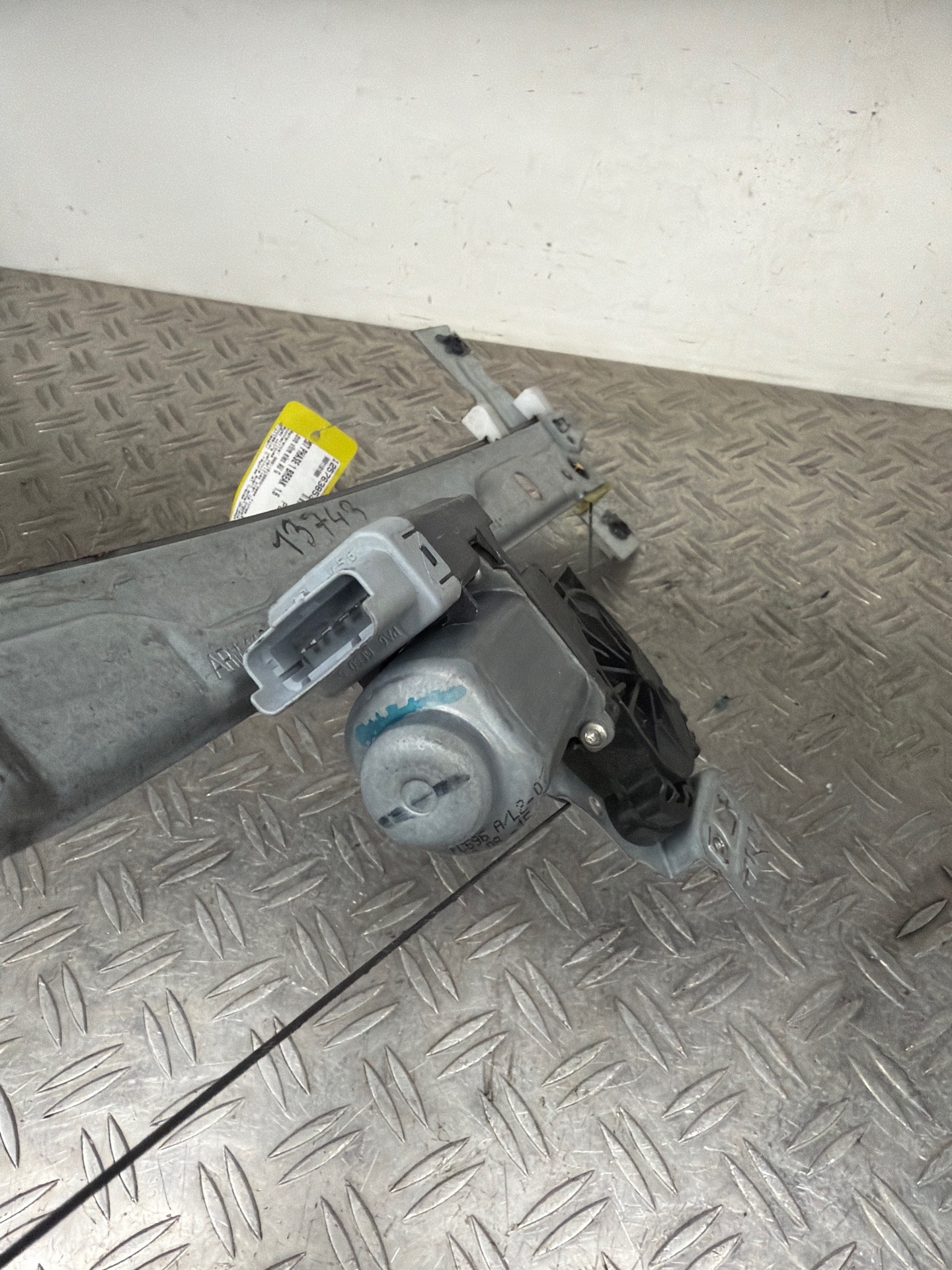 Leve vitre electrique avant gauche PEUGEOT 207 PHASE 1 BREAK – 9681181980