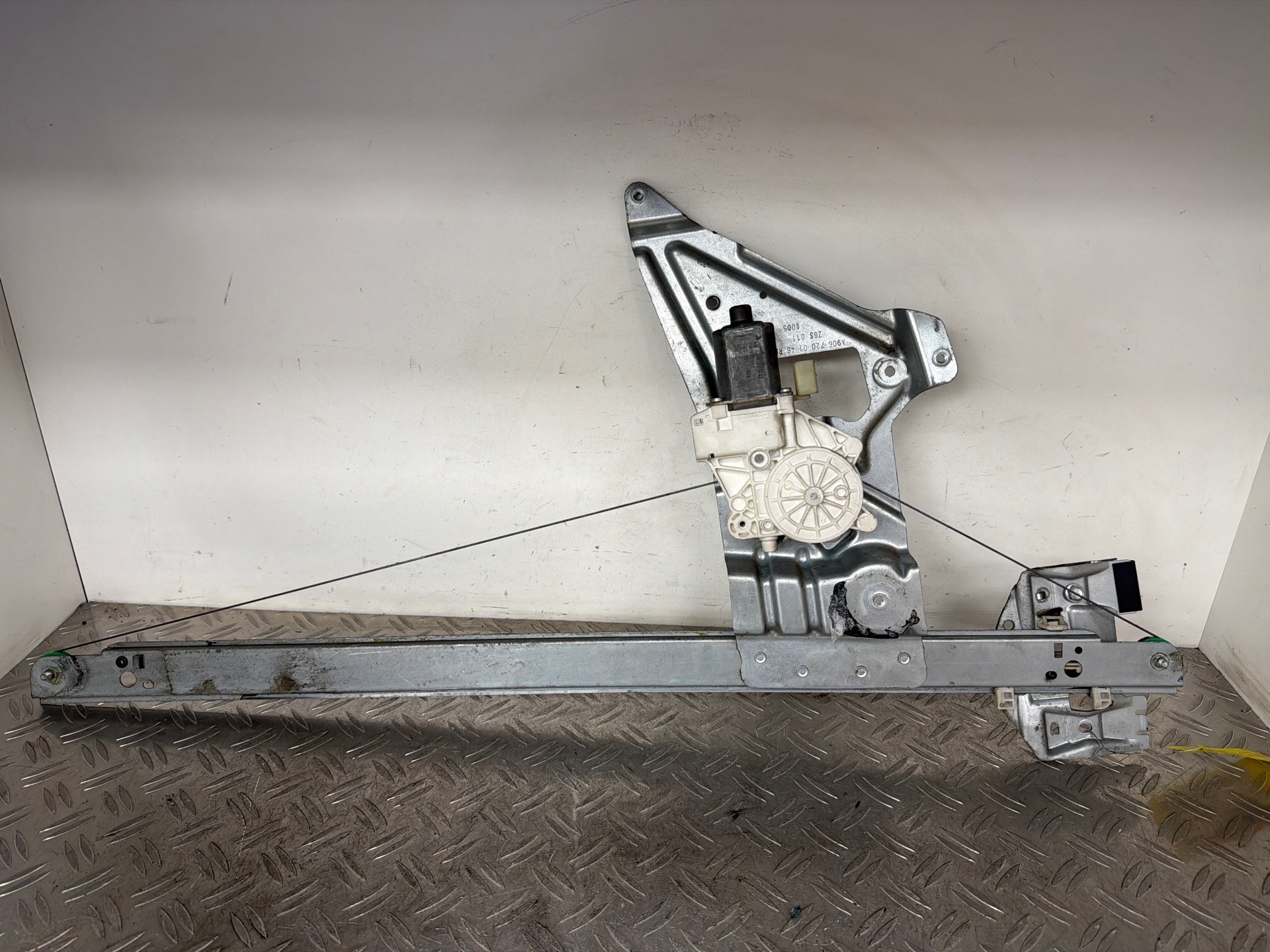 Leve vitre electrique avant droit VOLKSWAGEN CRAFTER 1 PHASE 1 – A9067200146