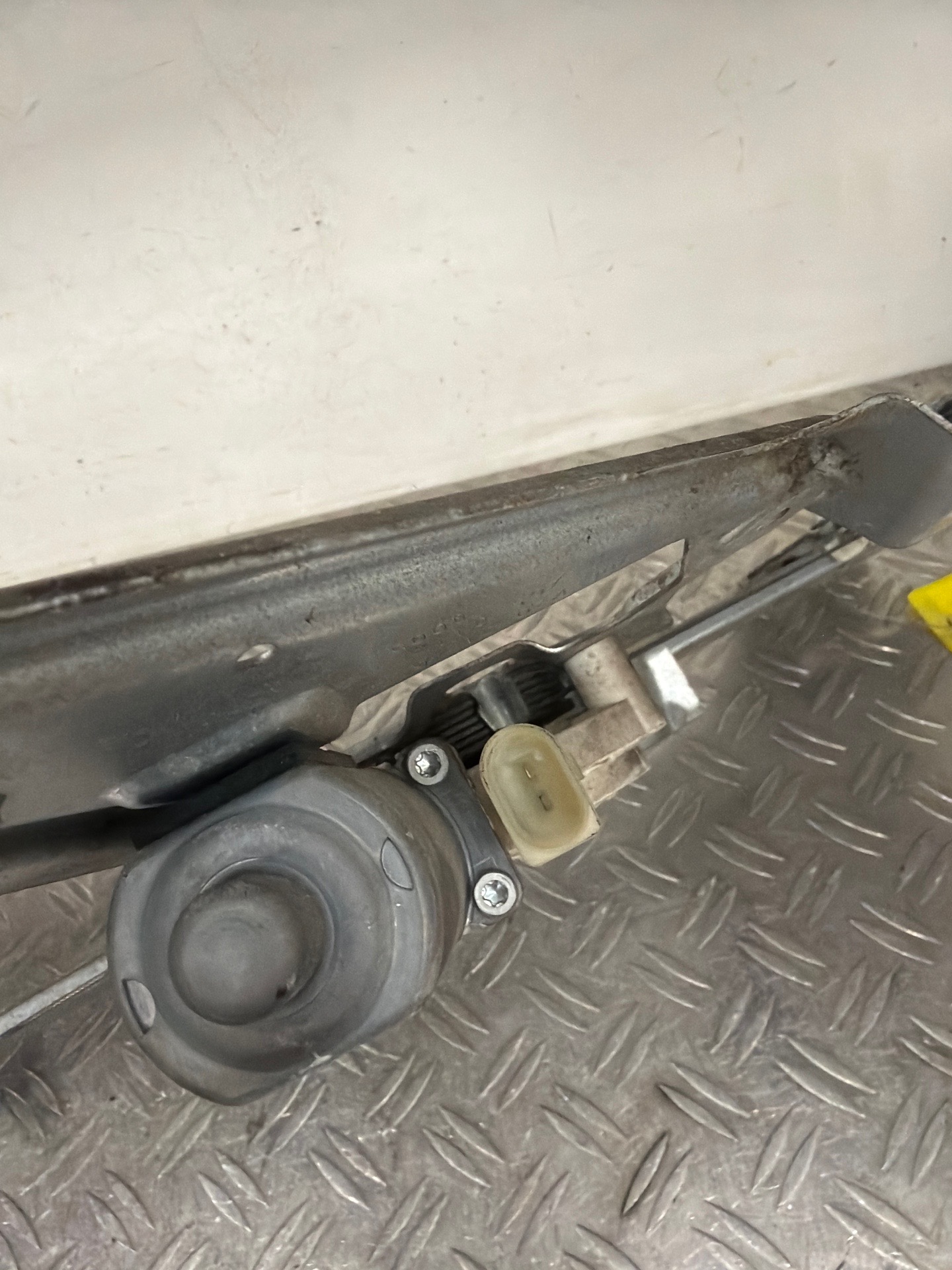 Leve vitre electrique avant droit VOLKSWAGEN CRAFTER 1 PHASE 1 – A9067200146