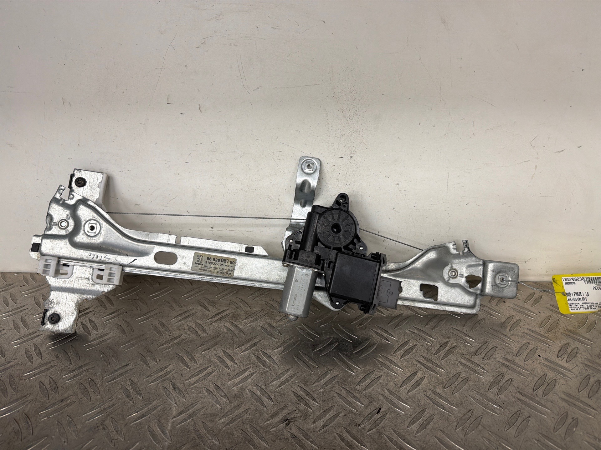 Leve vitre electrique arriere gauche PEUGEOT 3008 1 PHASE 1 – 9682808780