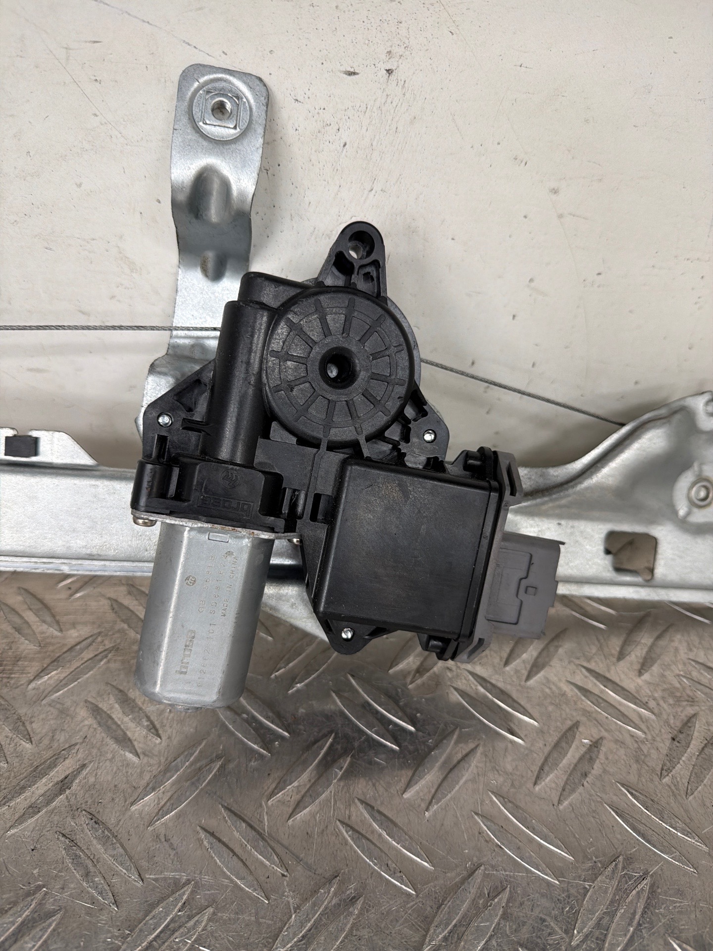 Leve vitre electrique arriere gauche PEUGEOT 3008 1 PHASE 1 – 9682808780