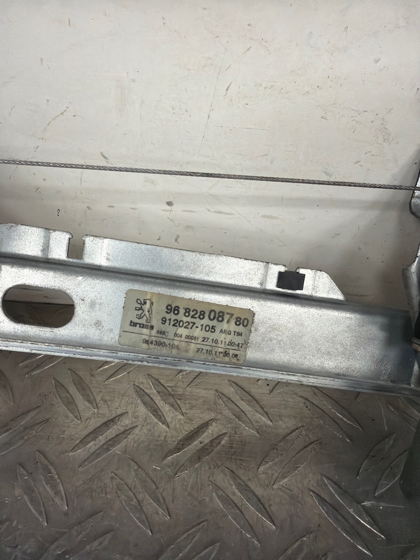 Leve vitre electrique arriere gauche PEUGEOT 3008 1 PHASE 1 – 9682808780