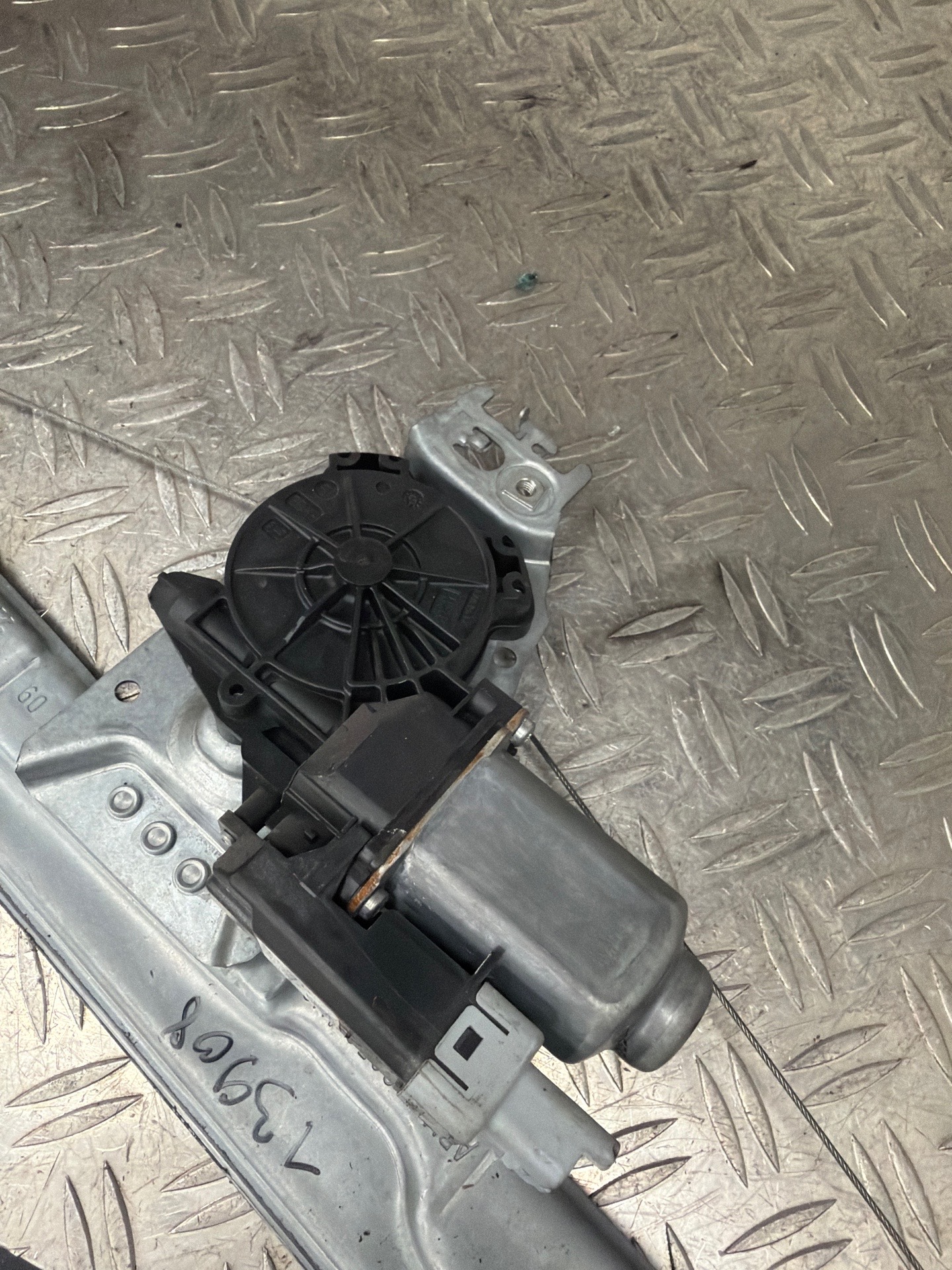 Leve vitre electrique avant gauche PEUGEOT 207 PHASE 1 – 9671270980