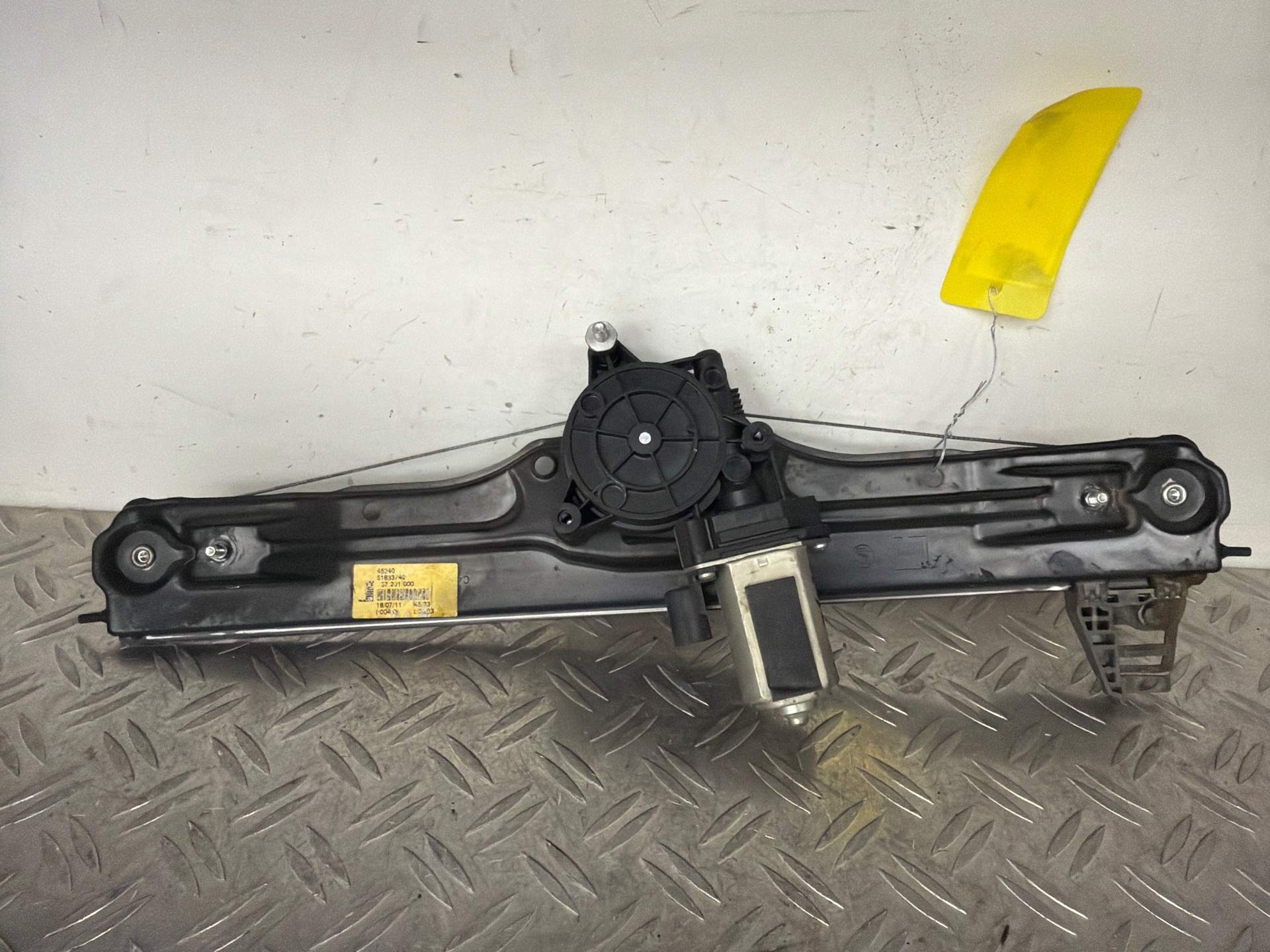 Leve vitre electrique avant droit LANCIA YPSILON 5 – 51833742