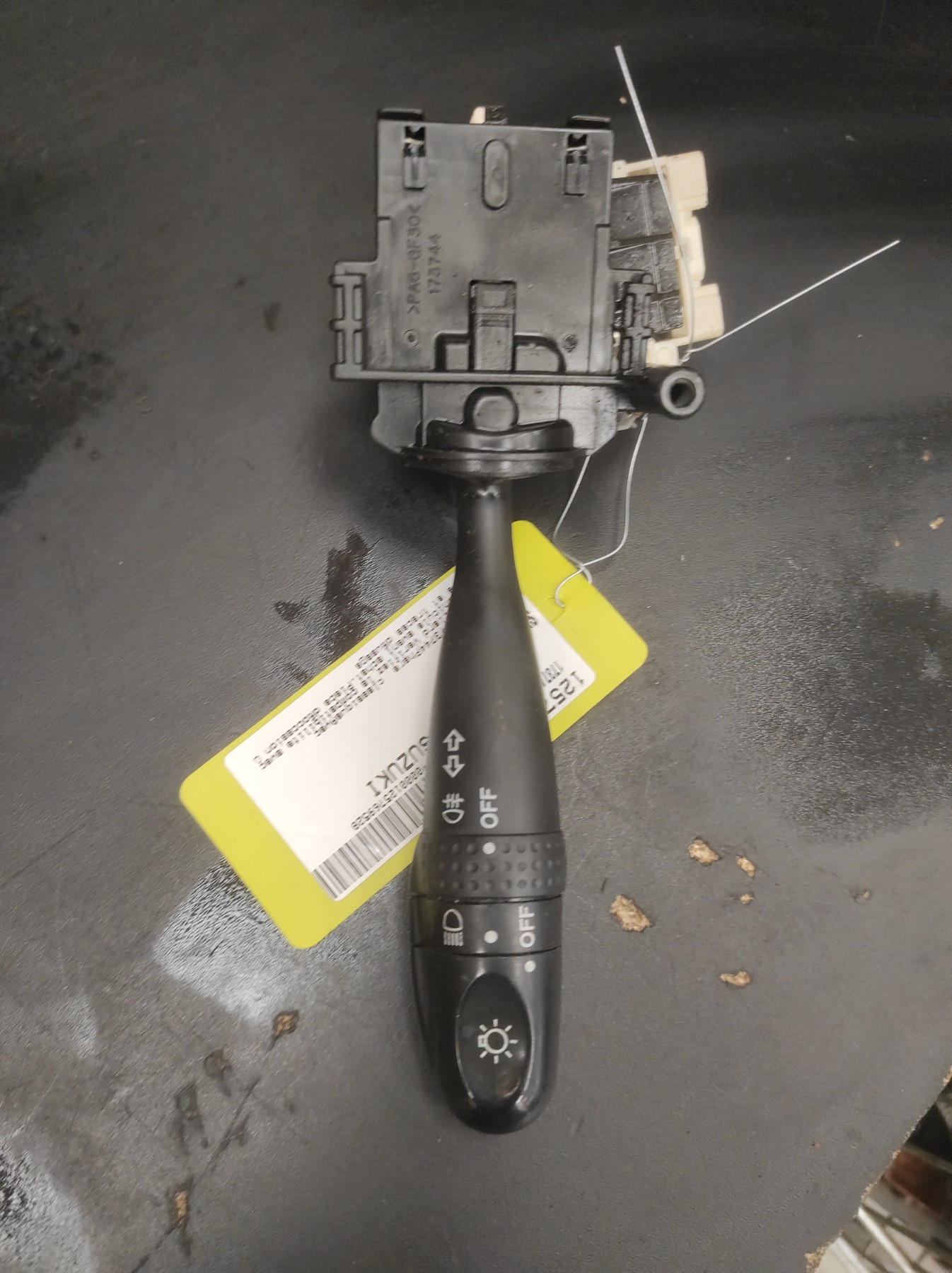 Commodo phare SUZUKI SWIFT 3 – 173744