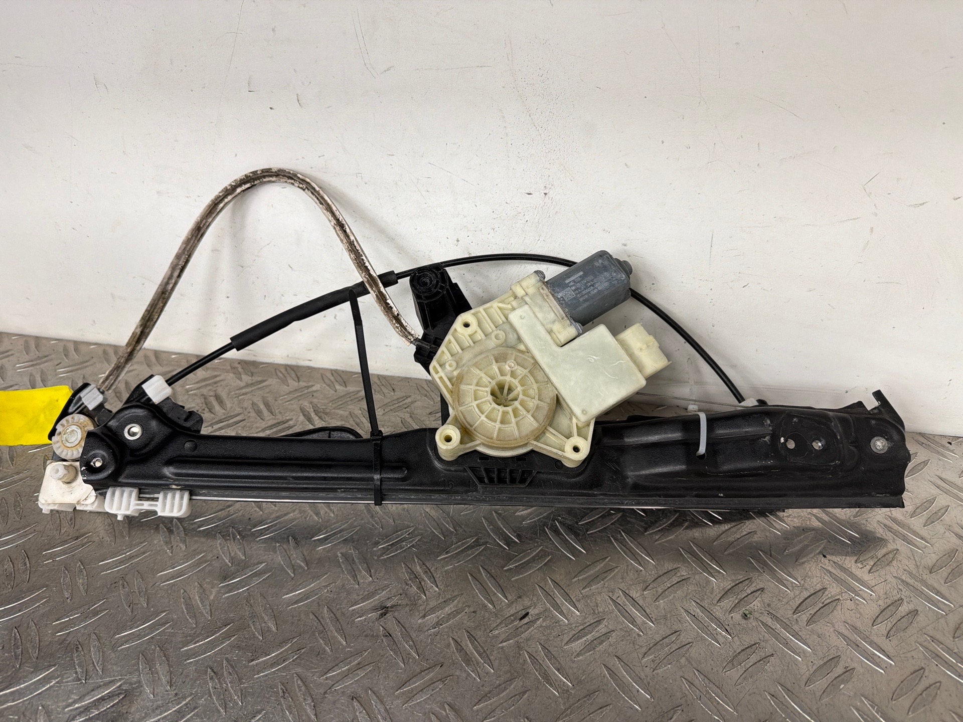 Leve vitre electrique avant droit PEUGEOT 308 2 SW PHASE 1 BREAK – 9677734780