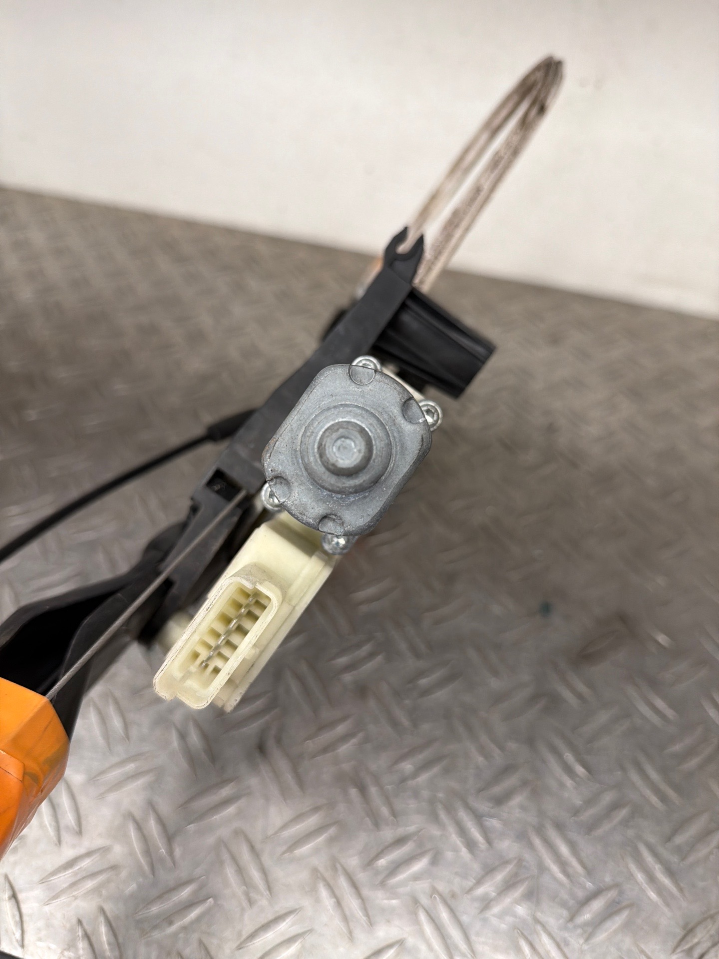 Leve vitre electrique avant gauche PEUGEOT 308 2 SW PHASE 1 BREAK – 9677734880