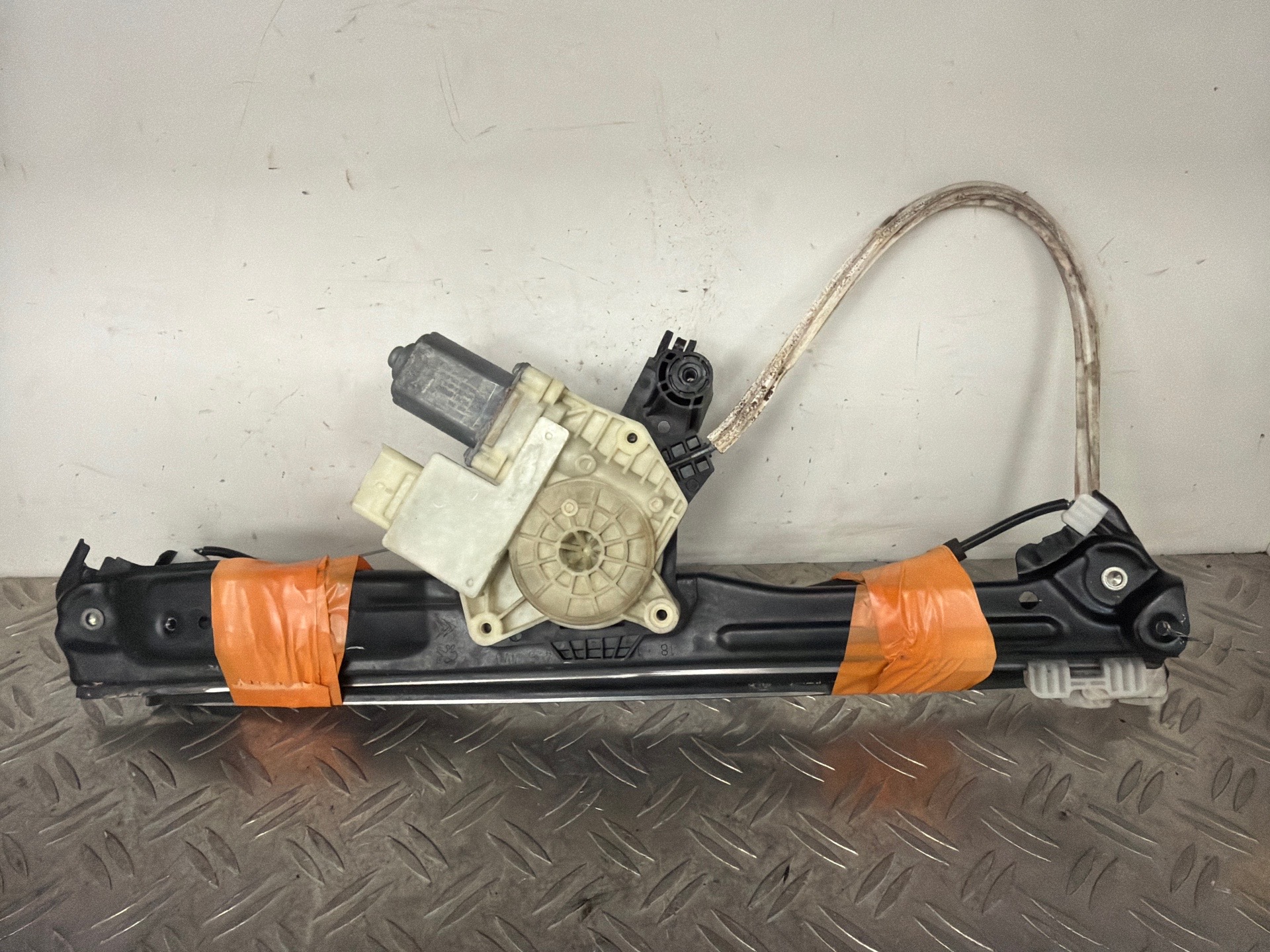 Leve vitre electrique avant gauche PEUGEOT 308 2 SW PHASE 1 BREAK – 9677734880