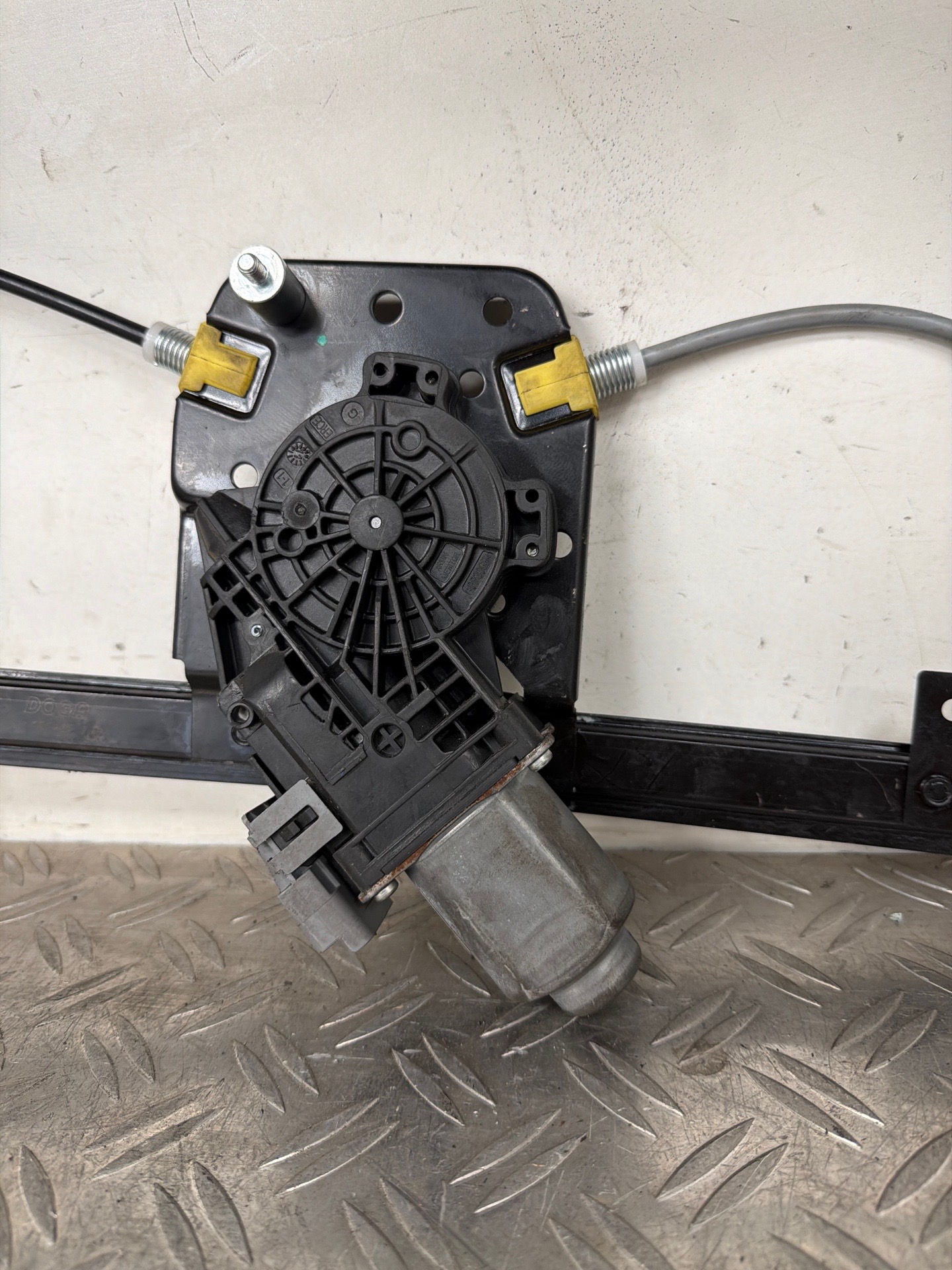 Leve vitre electrique avant gauche CITROEN C3 2 PHASE 1 – 402217E