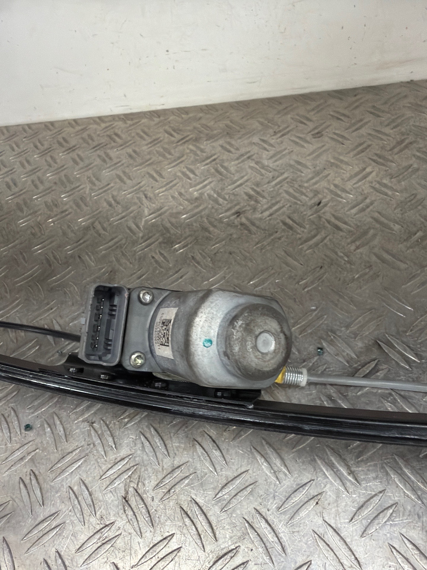 Leve vitre electrique avant gauche CITROEN C3 2 PHASE 1 – 402217E