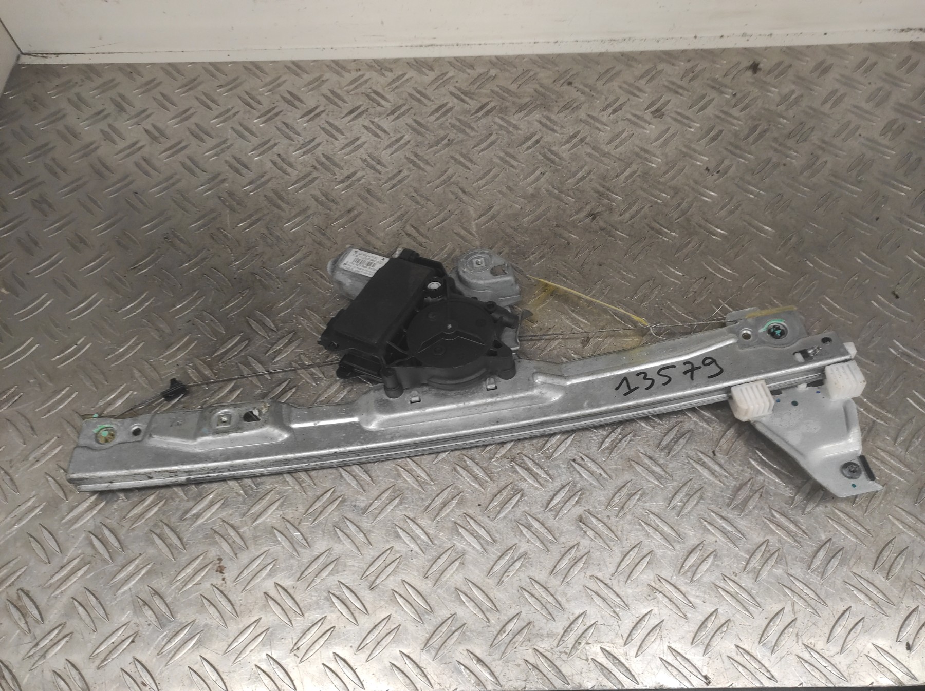Leve vitre electrique avant droit PEUGEOT 308 1 PHASE 1 – 9657247580