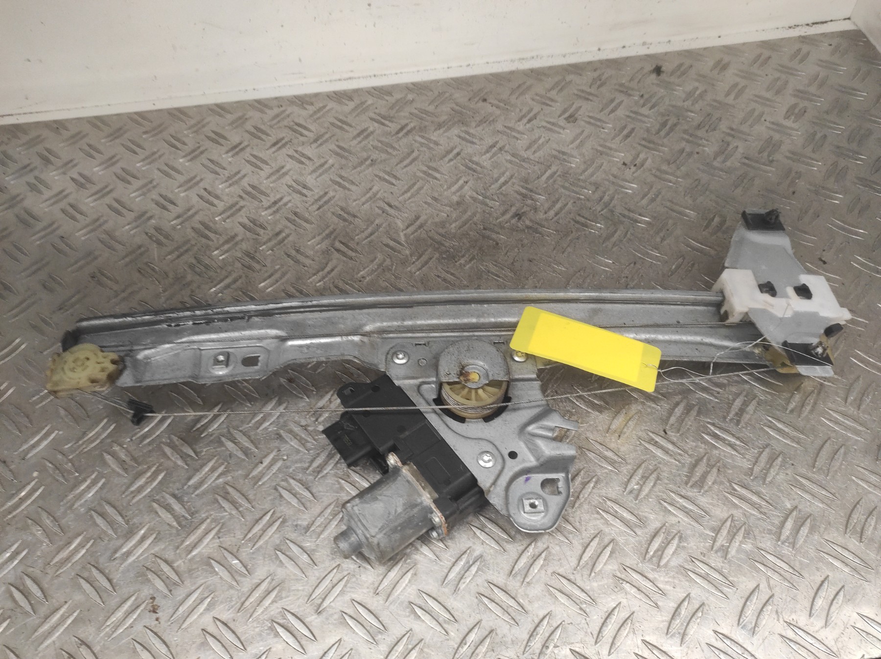 Leve vitre electrique avant droit PEUGEOT 308 1 PHASE 1 – 9657247580