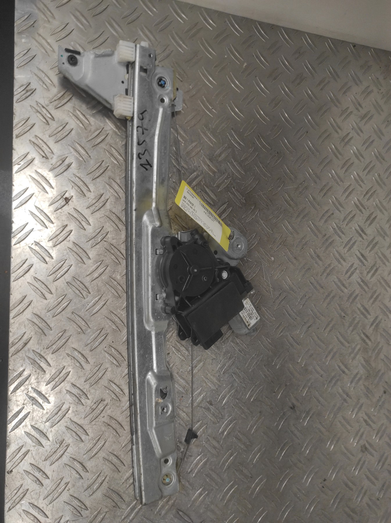 Leve vitre electrique avant gauche PEUGEOT 308 1 PHASE 1 – 9657247680