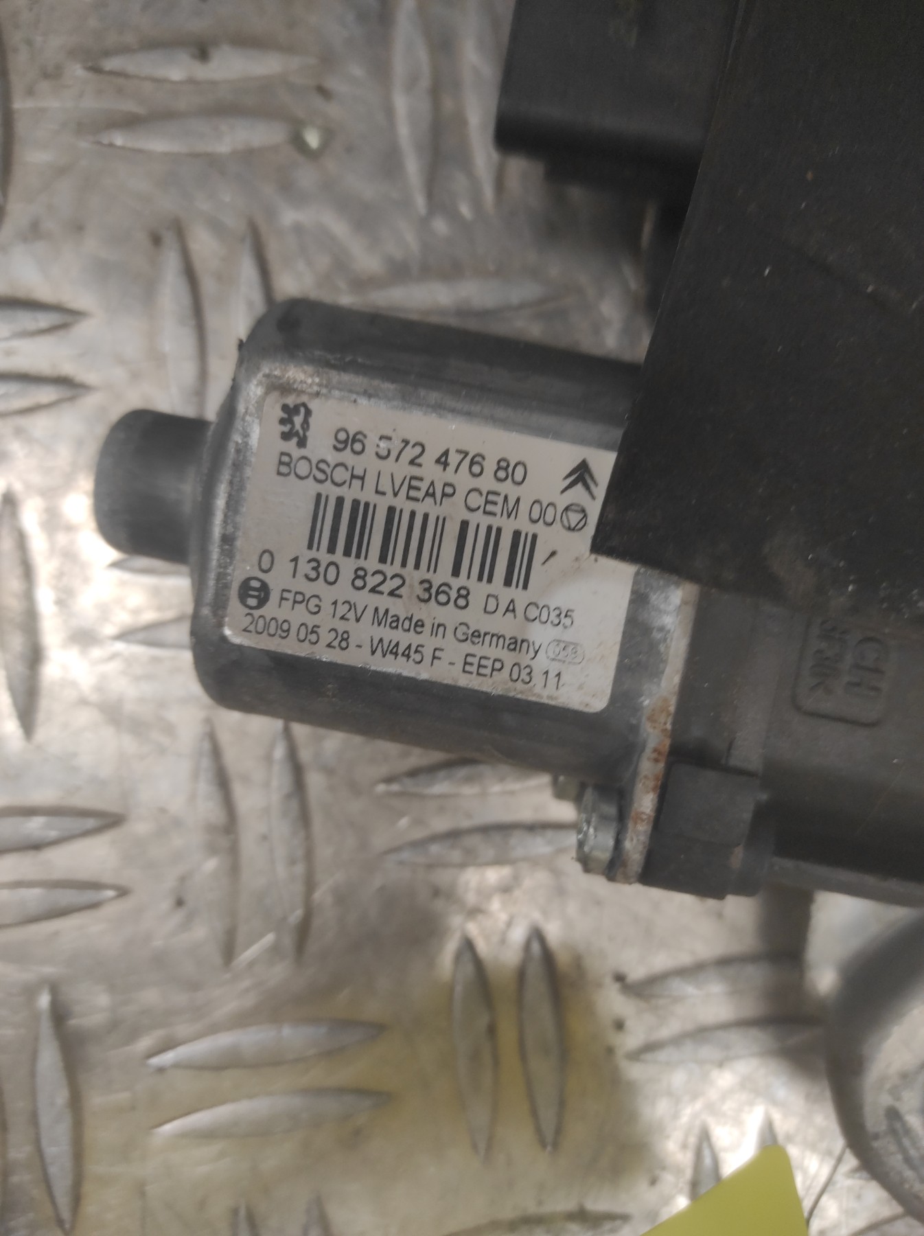 Leve vitre electrique avant gauche PEUGEOT 308 1 PHASE 1 – 9657247680